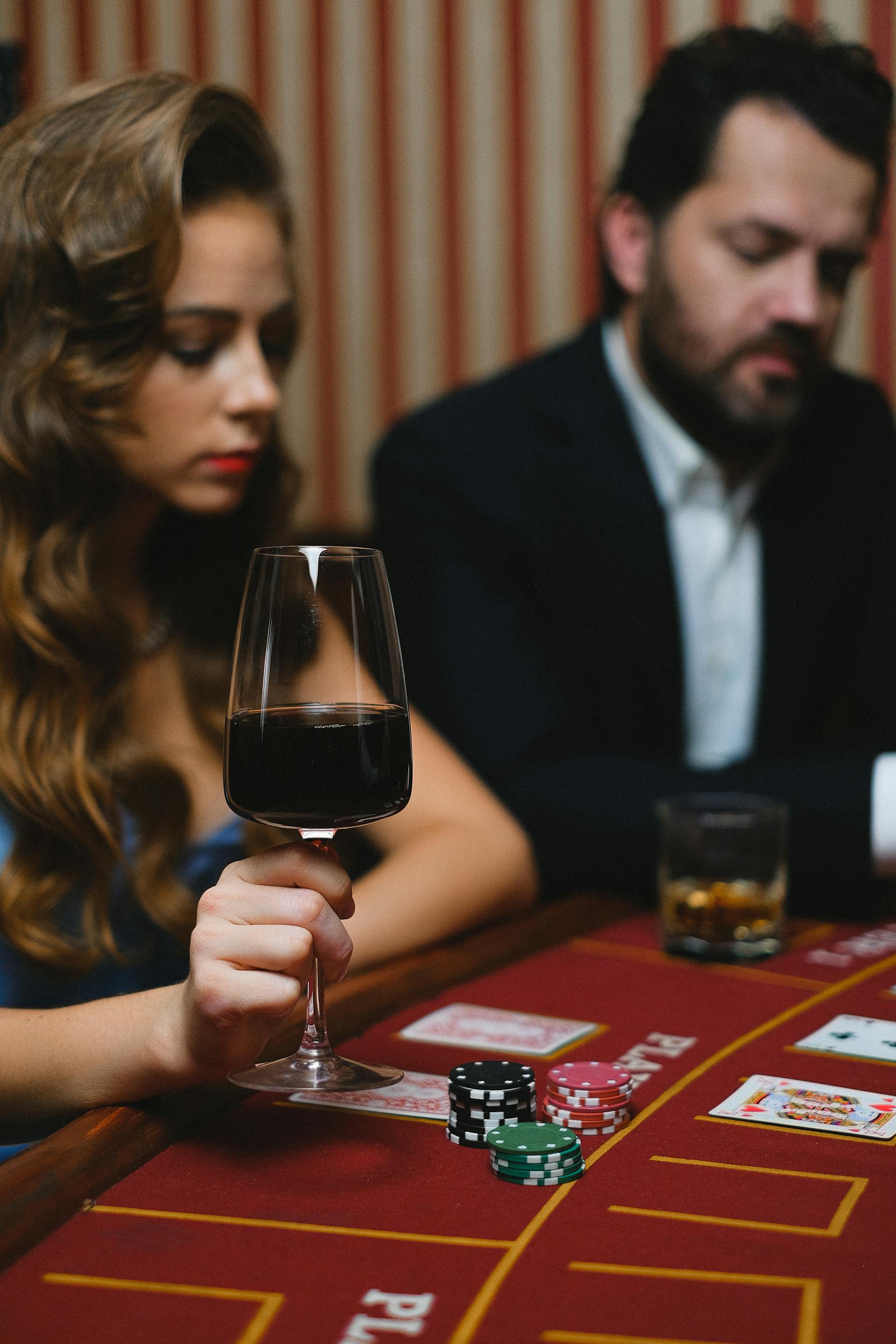 A couple playing poker | Source: Pexels
