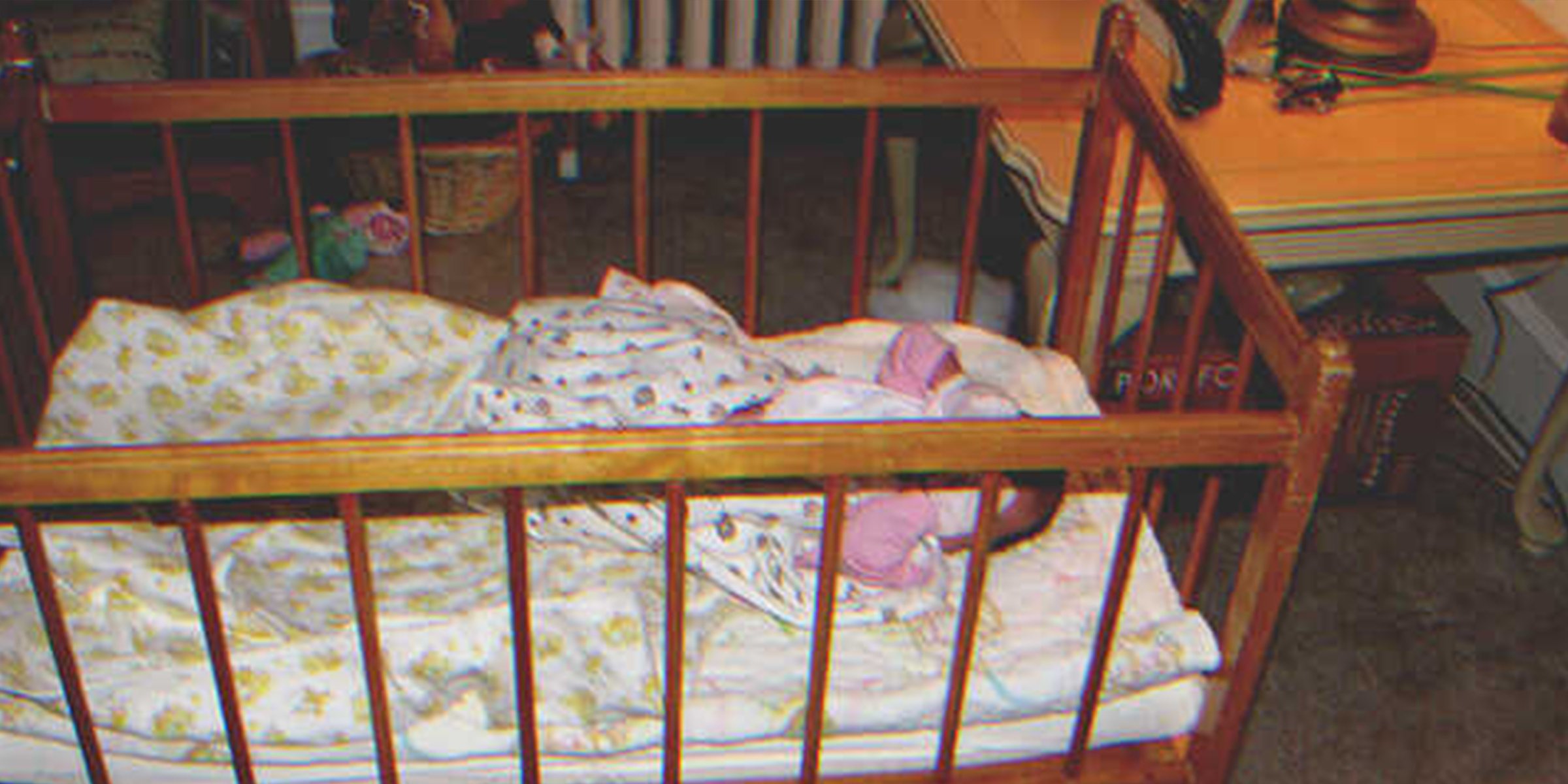 A baby in an old crib | Source: Flickr/Julie Girard