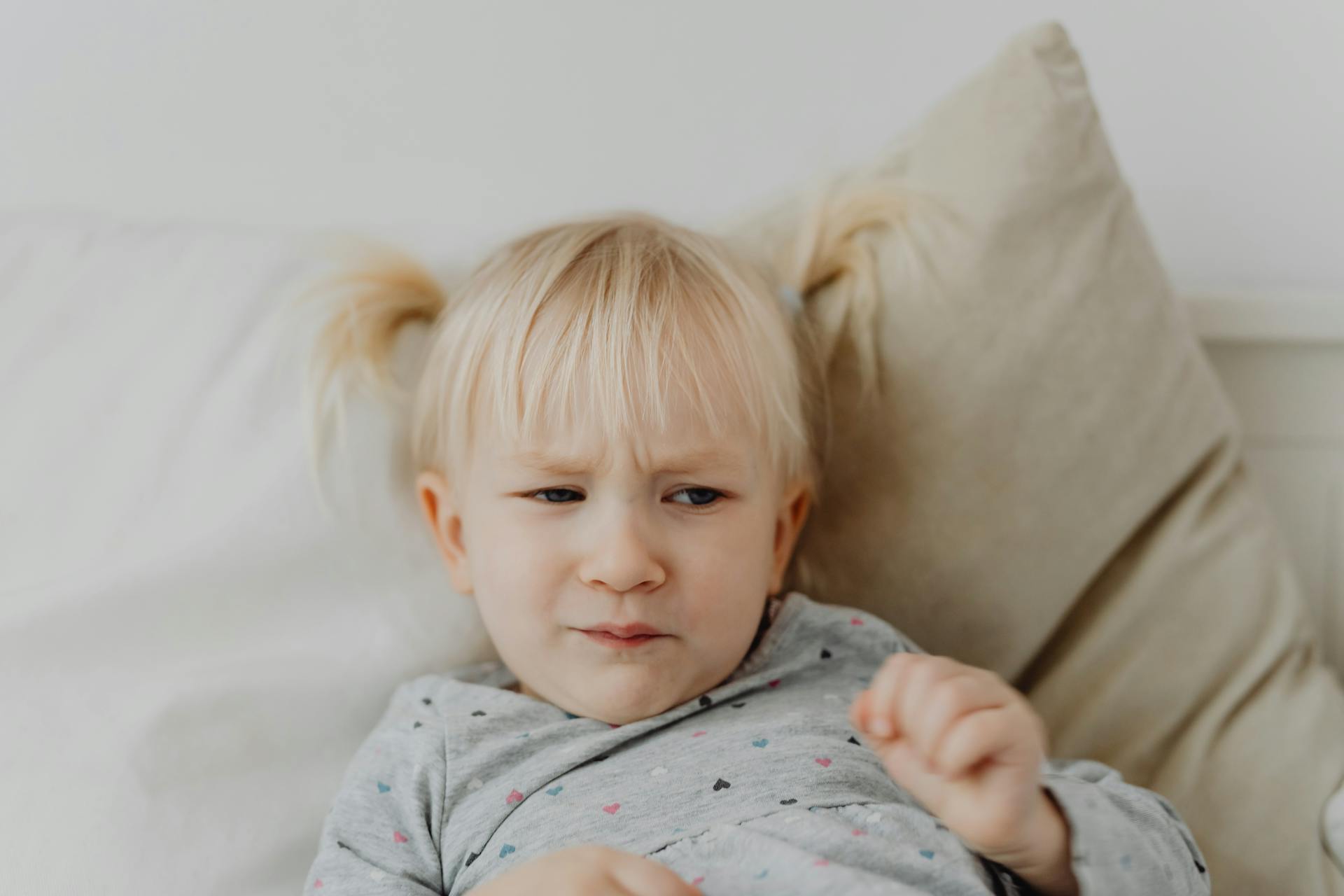 A little girl with an unhappy facial expression | Source: Pexels