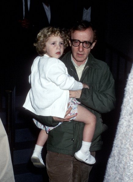Woody Allen and Dylan Farrow on May 2, 1989 at Mia Farrow's Apartment in New York City, New York, United States. | Photo: Getty Images