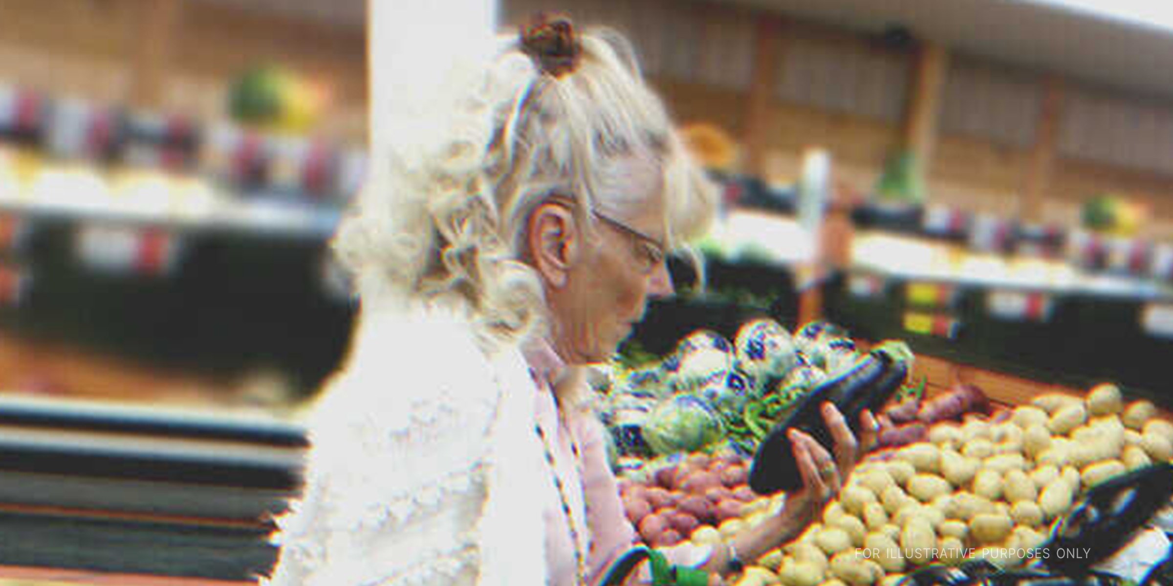 Poor Old Lady Buying Vegetables At a Grocery. | Source: Getty Images