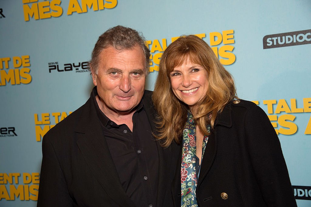 Patrick Rotman et l'actrice Florence Pernel assistent à la première parisienne de "Le Talent De Mes Amis" à Bobino le 4 mai 2015 à Paris, France. | Photo : Getty Images