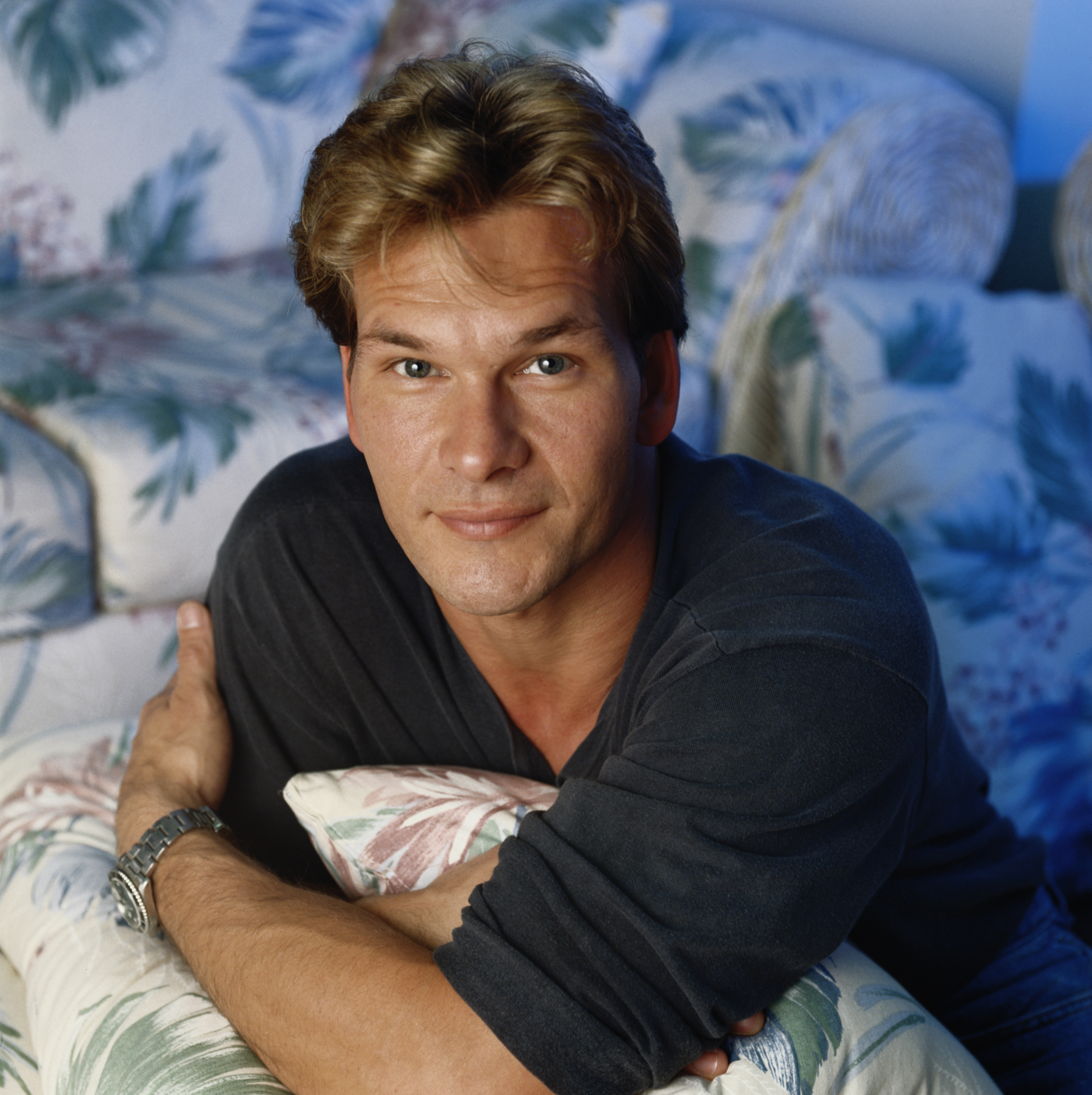 Patrick Swayze photographed on January 1, 1990 | Source: Getty Images