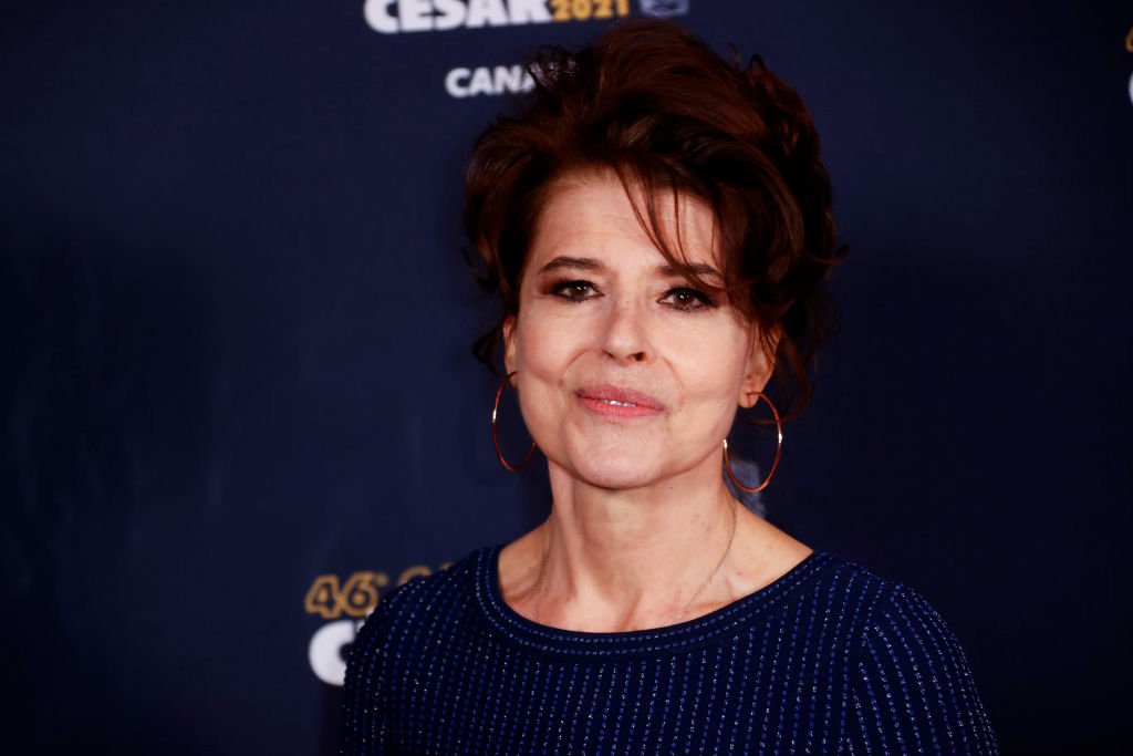 Fanny Ardant arrive à la 46e cérémonie des César du cinéma à l'Olympia le 12 mars 2021 à Paris, France. | Photo : Getty Images