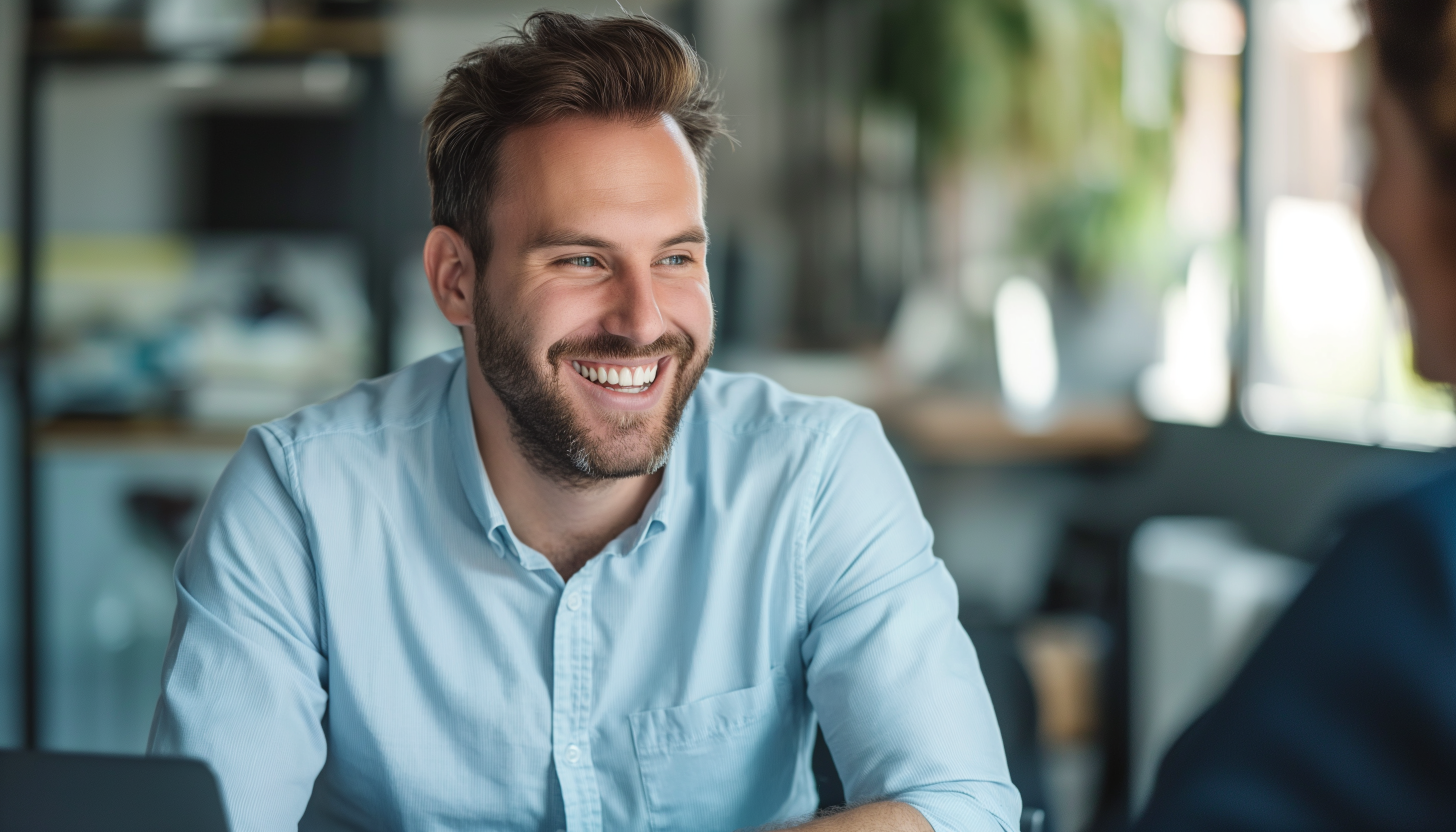 A smiling man in an interview | Source: Midjourney