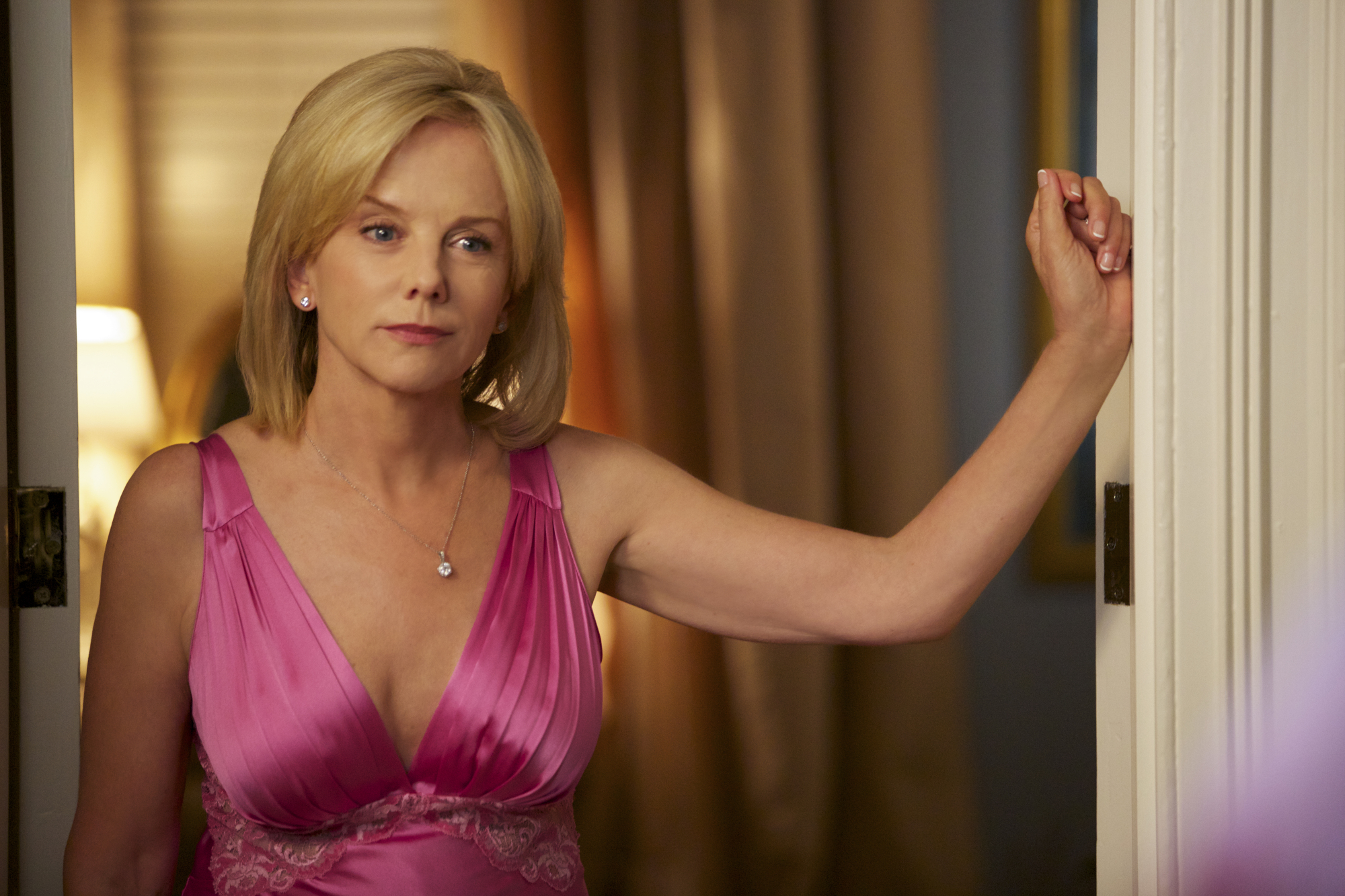 Linda Purl as Barbara Fortnum during the "Blind Sides" episode of "Reckless" in 2013 | Source: Getty Images