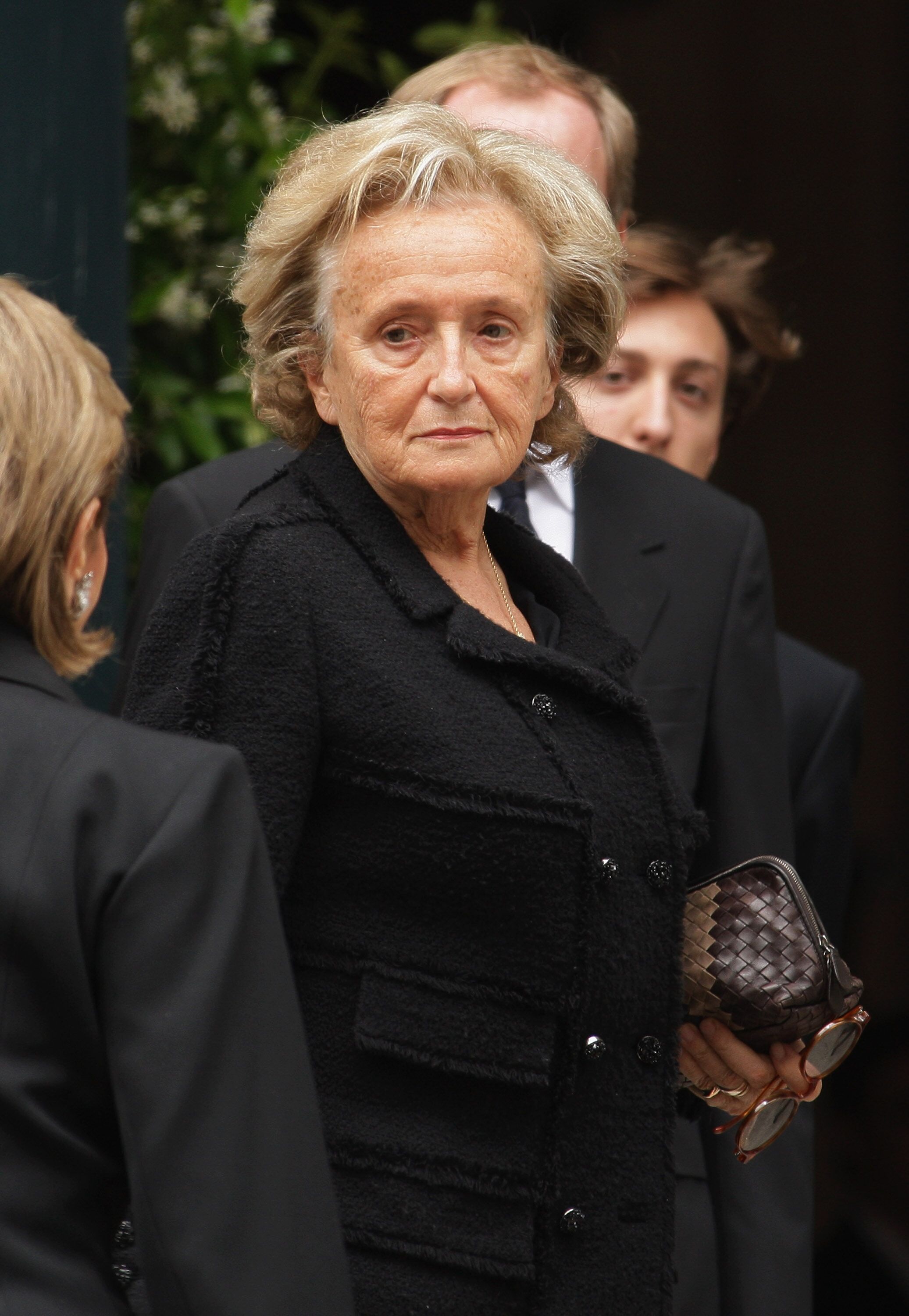 Bernadette Chirac assiste aux funérailles d'Yves Saint Laurent à l'église Saint-Roch à Paris, France. | Photo : Getty Images