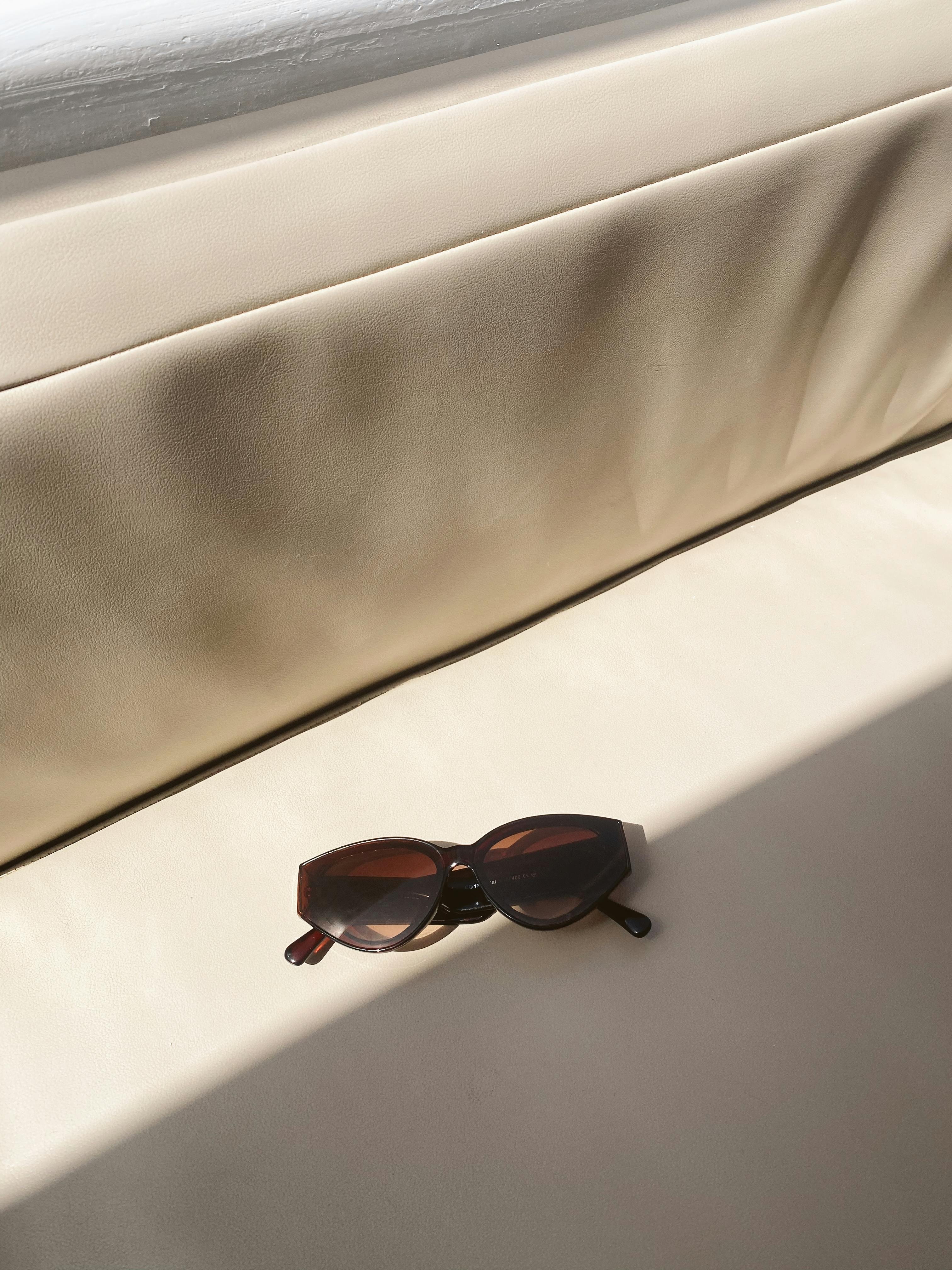 A pair of sunglasses | Source: Pexels