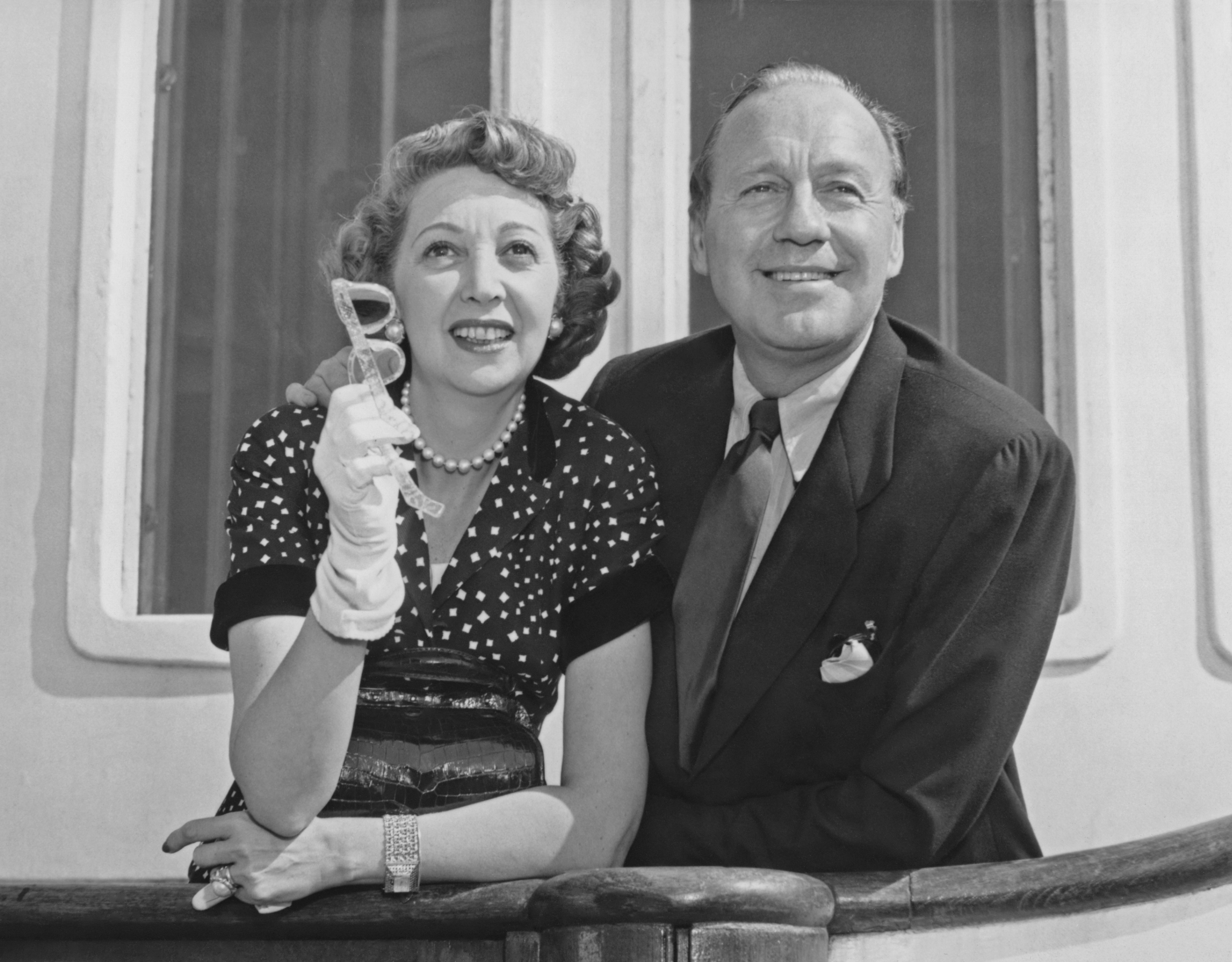 American comedian and actor Jack Benny (1894 - 1974) and his wife Mary Livingstone (1905 - 1983) circa 1952. | Source: Getty Images