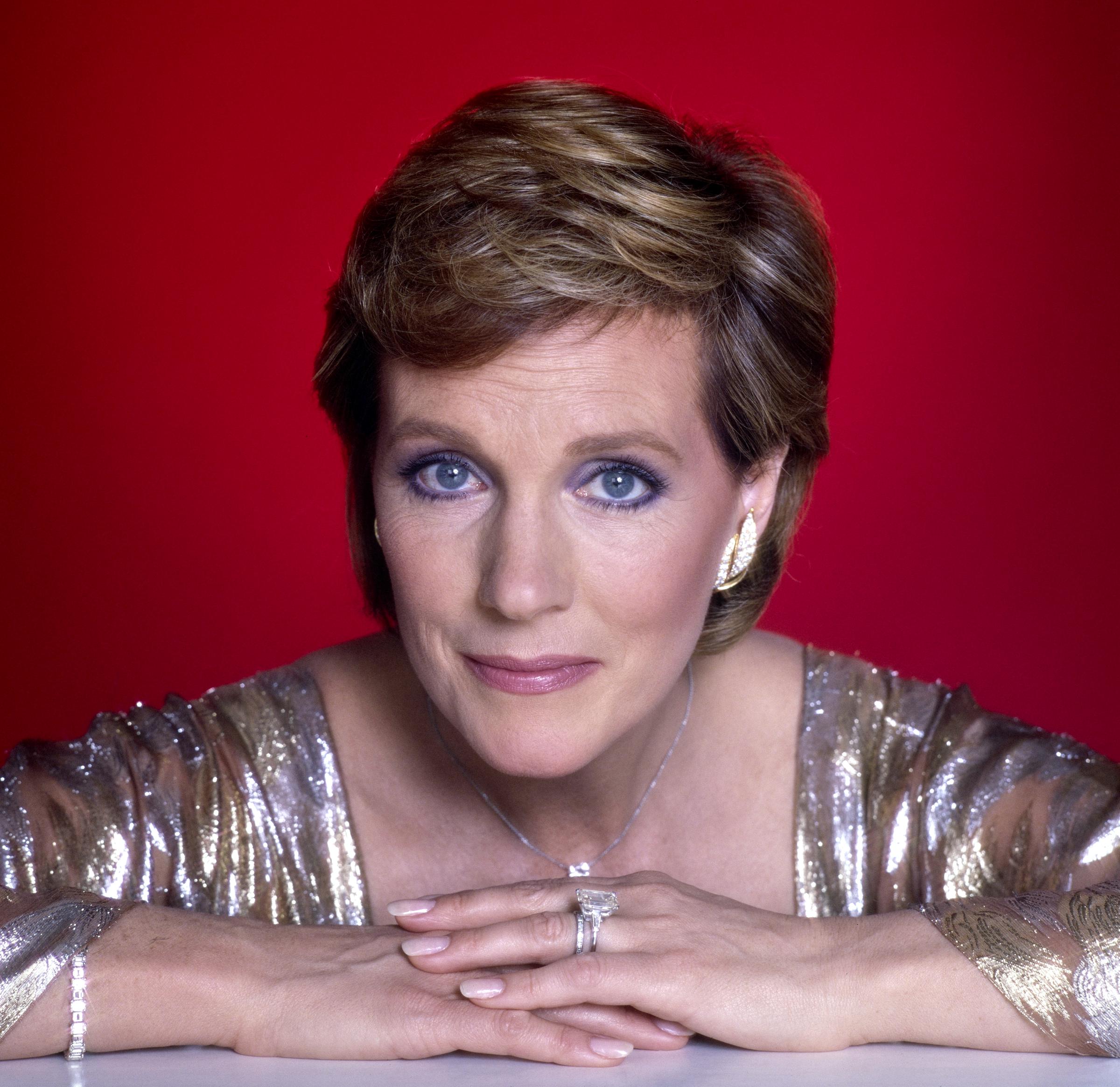 Julie Andrews, co-host and presenter of The 38th Annual Tony Awards, on June 3, 1984. | Source: Getty Images