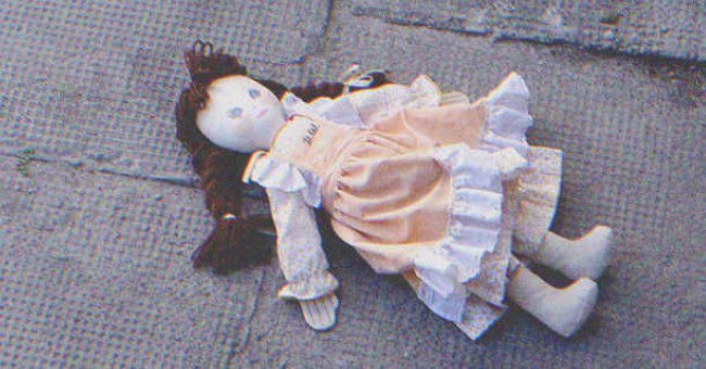 Florence brought a ragged doll home | Photo: Shutterstock
