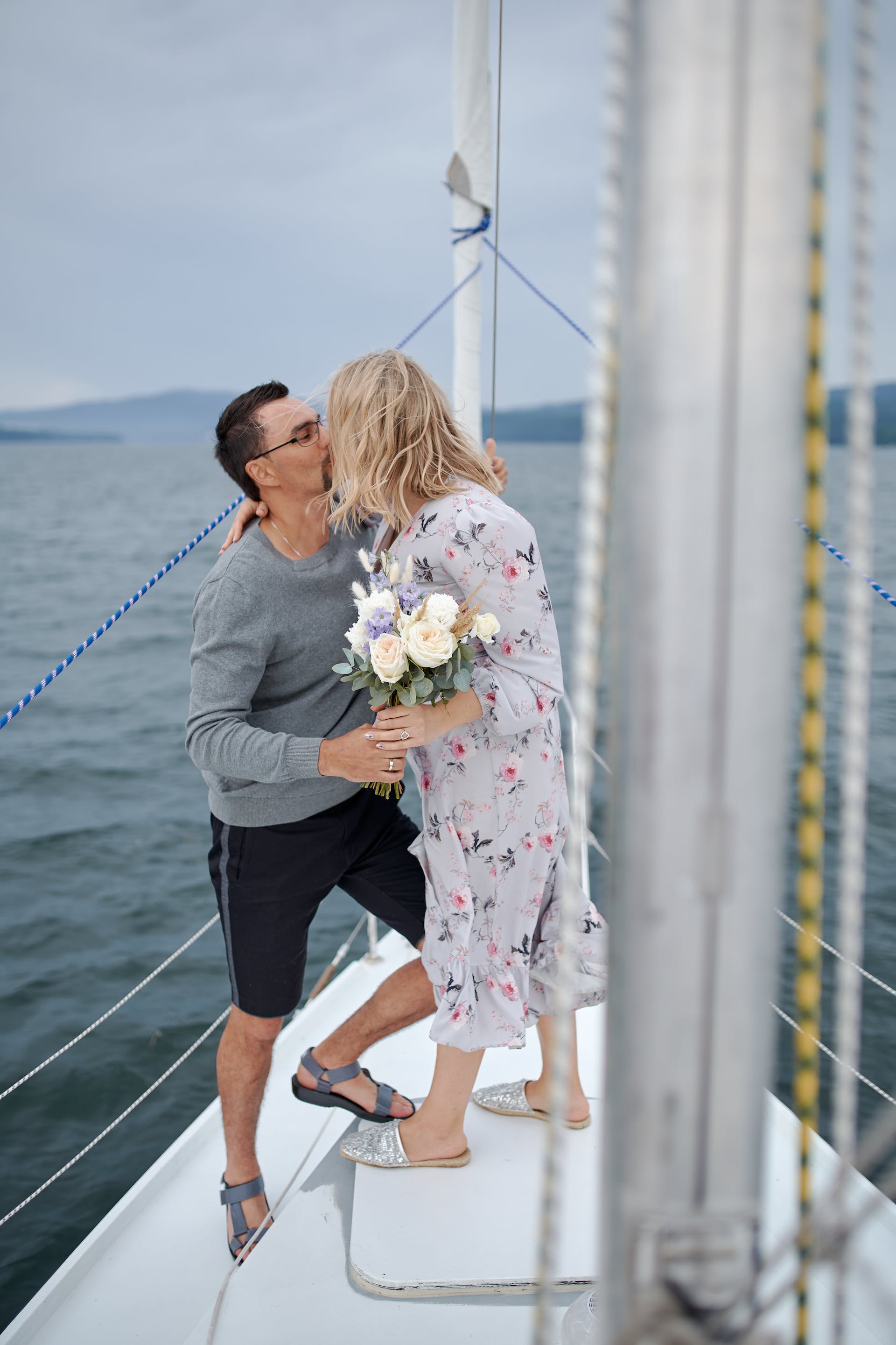 Woman kissing boyfriend on a yacht | Source: Pexels