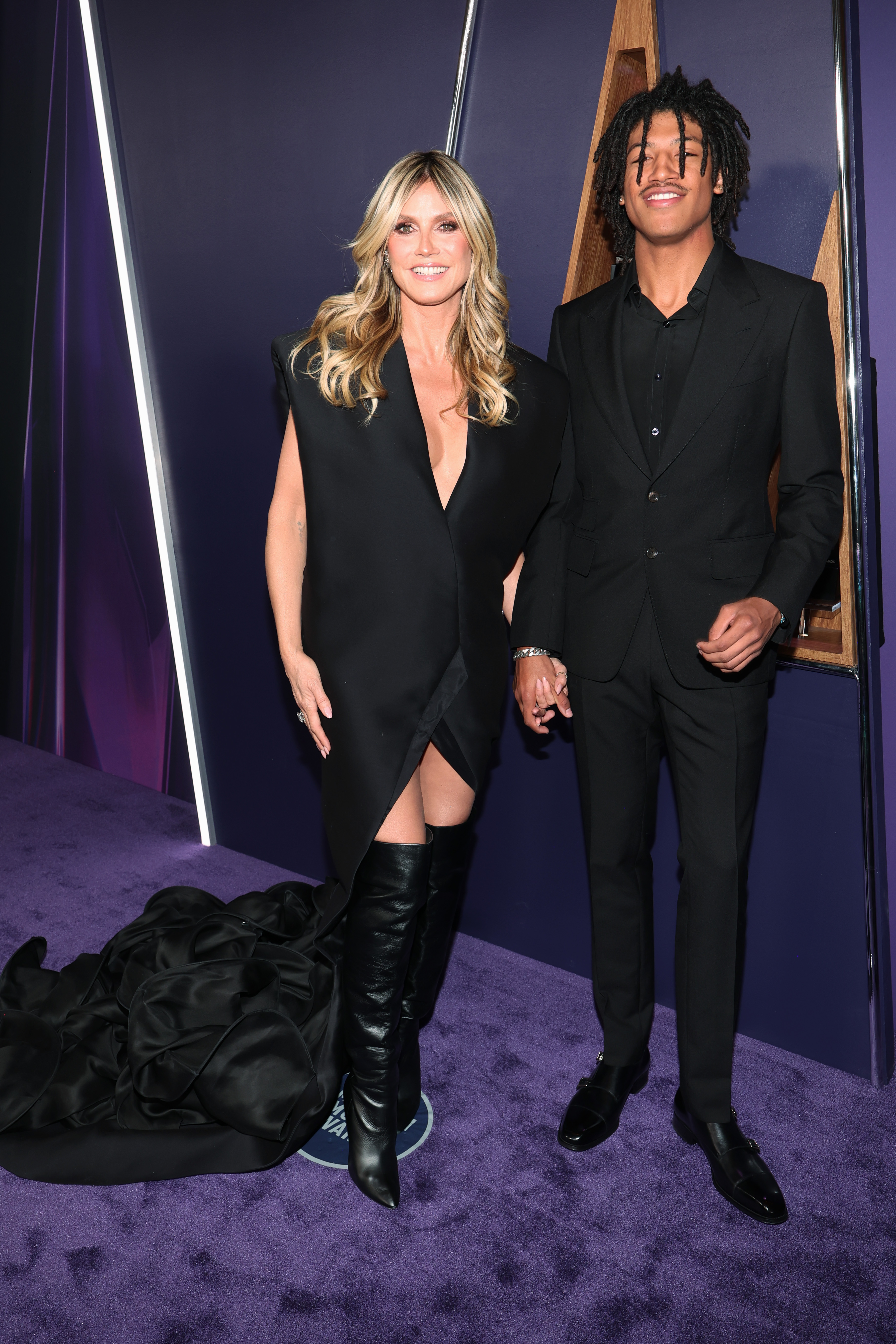 Holding hands on the red carpet, Heidi Klum and her son, Henry Samuel, appeared as a united pair. With Henry as her date for the evening, the mother-son connection was on full display.