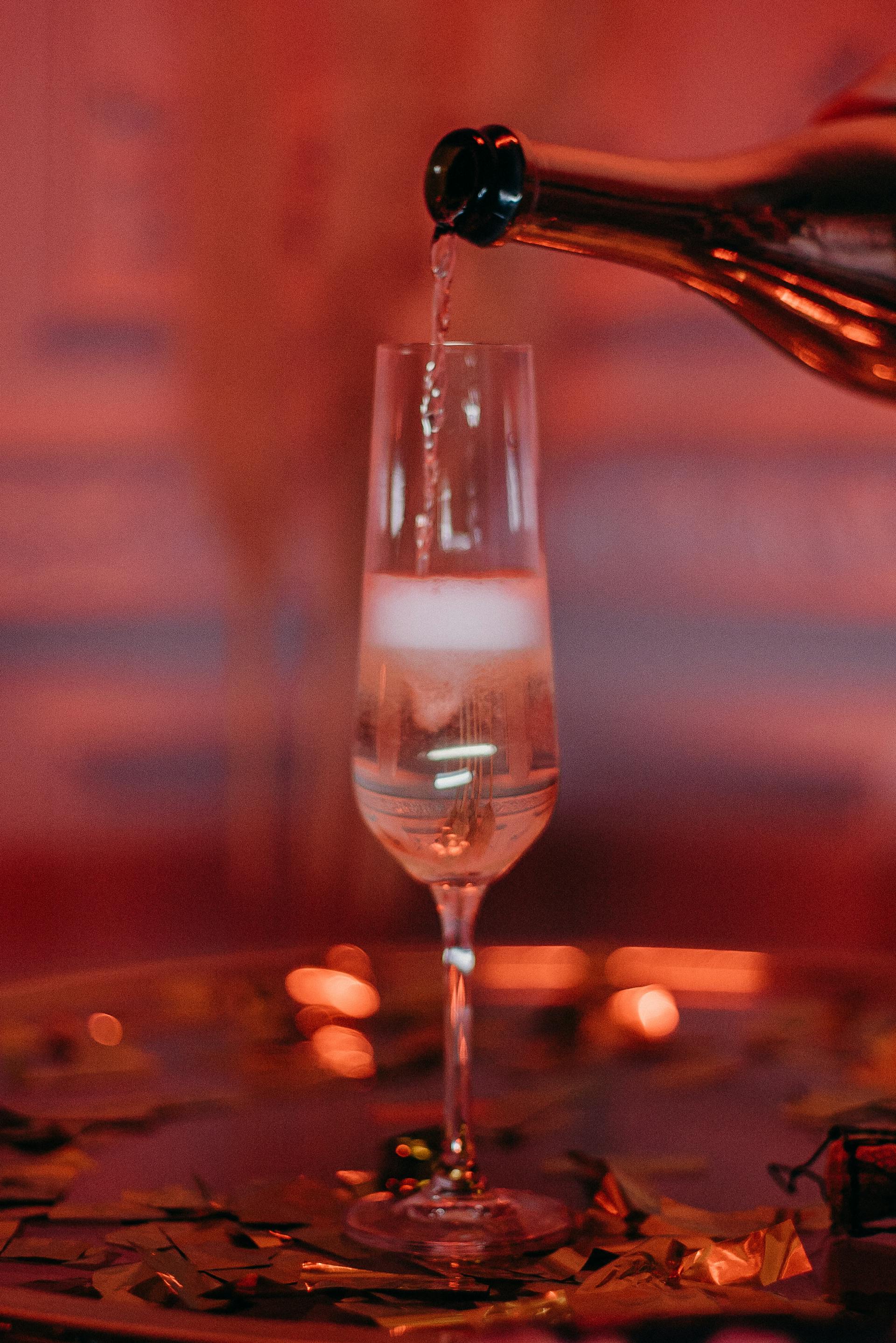 Champagne being poured | Source: Pexels