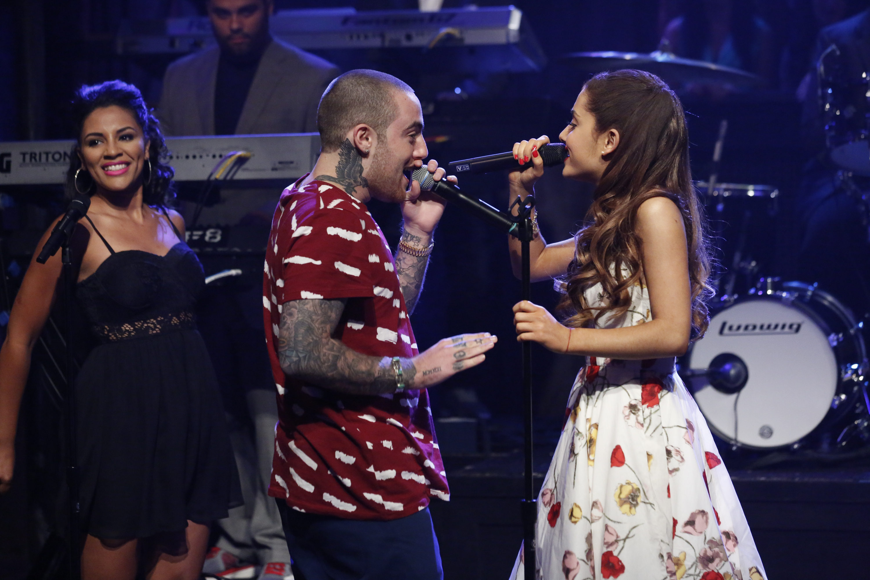 Mac Miller and Ariana Grande perform during an appearance on "Late Night with Jimmy Fallon" Season 5 on June 14, 2013 | Source: Getty Images