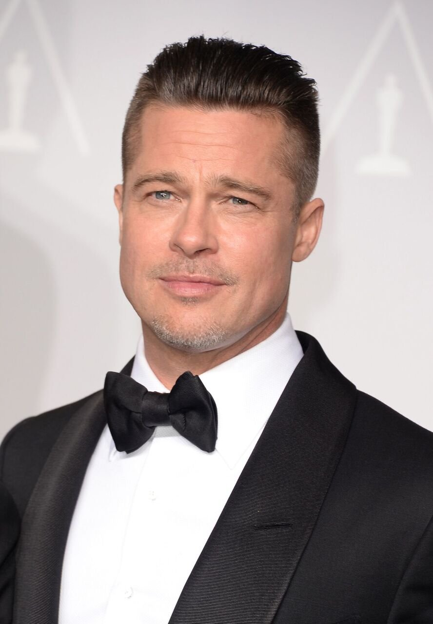 Brad Pitt, Gewinner des besten Films für "12 Years a Slave", posiert im Pressesaal während der Oscar-Verleihung im Loews Hollywood Hotel am 2. März 2014 in Hollywood, Kalifornien | Quelle: Getty Images