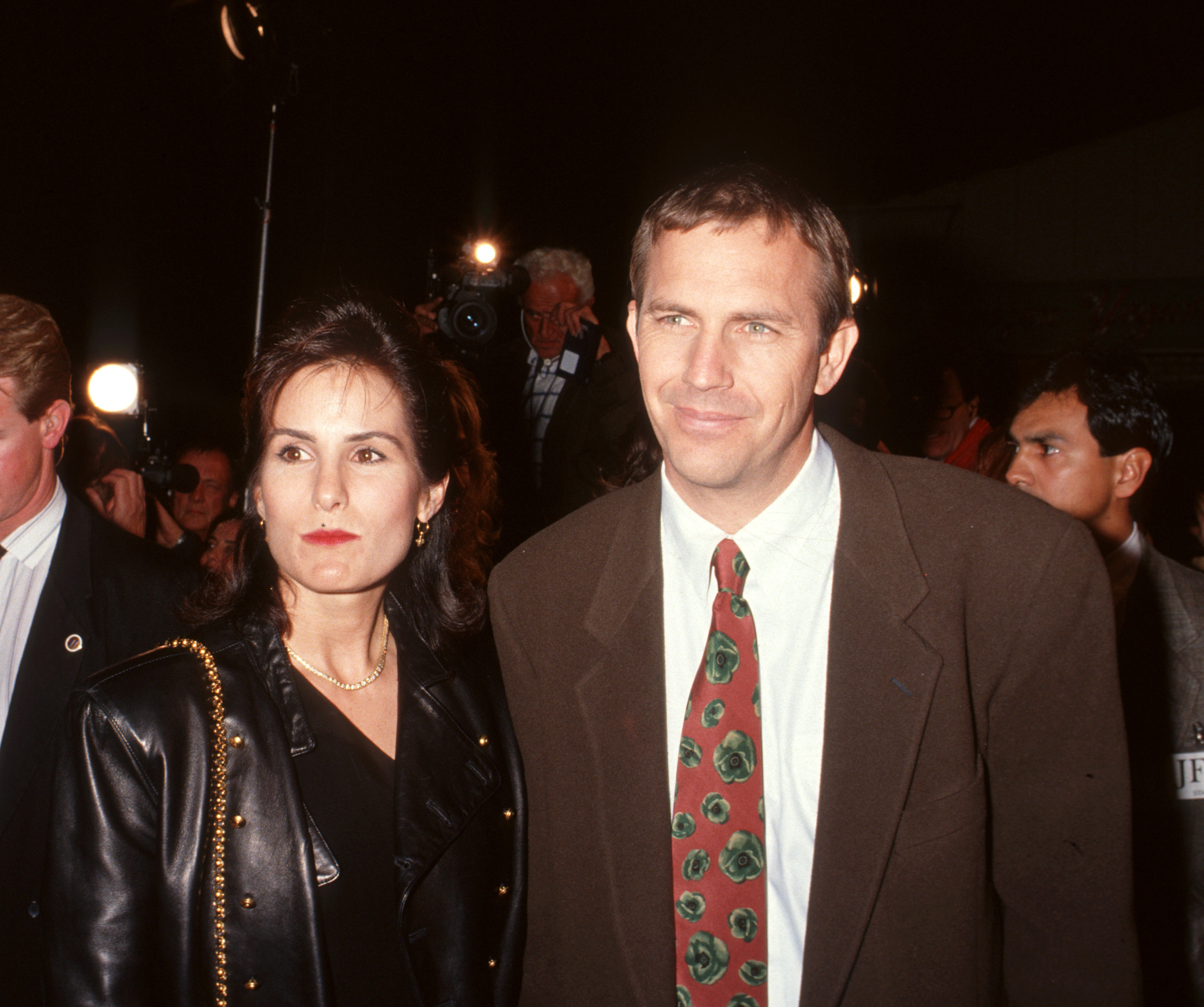Kevin Costner and Cindy Silva during at Mann's Village Theater in Westwood, California, on December 17, 1991. | Source; Getty Images