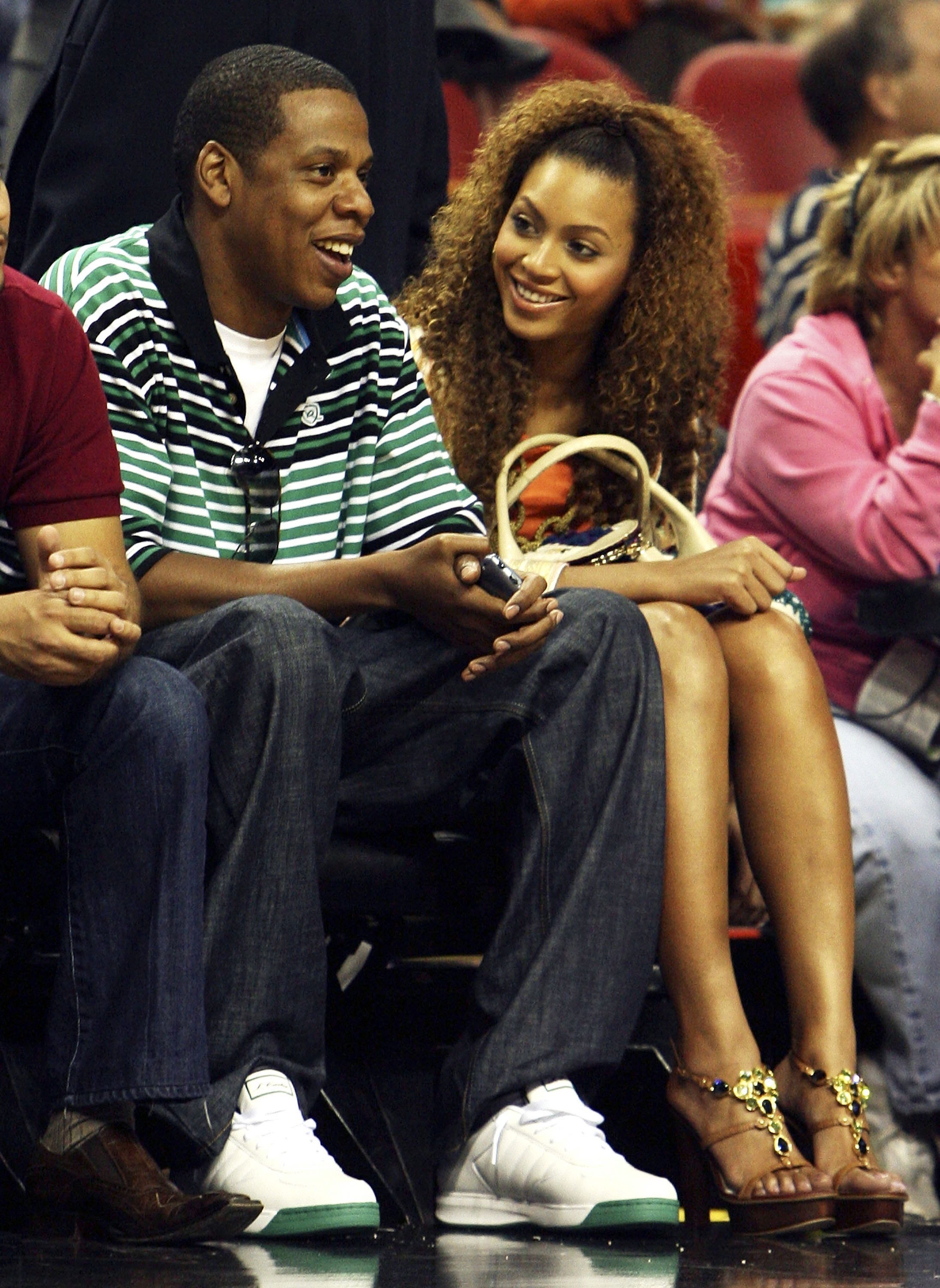 Jay-Z and Beyonce attend a game between the Toronto Raptors and the Miami Heat on April 11, 2006. | Photo: GettyImages