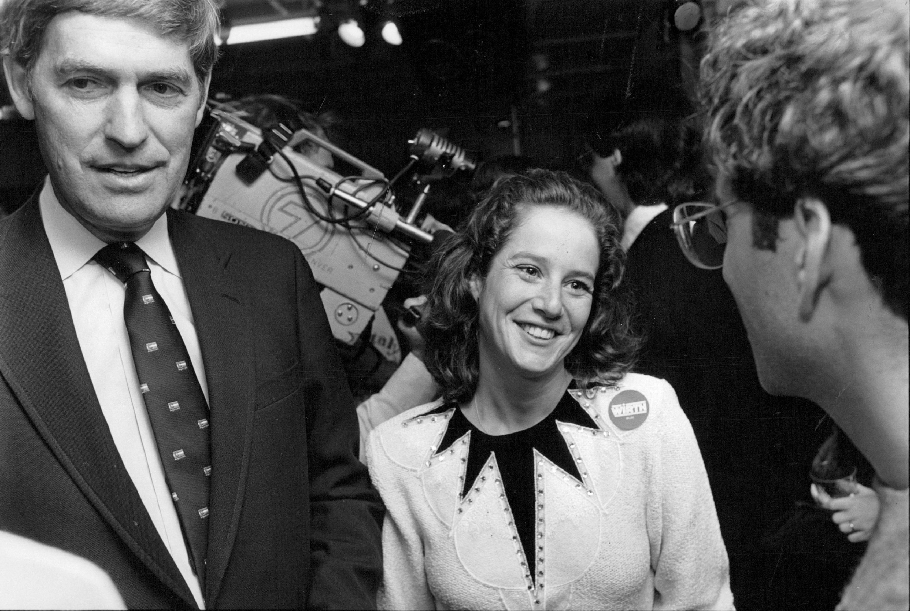 Debra Winger during an appearance at a Tim Wirth fund raiser at the Piranha Room on September 27, 1986 | Source: Getty Images