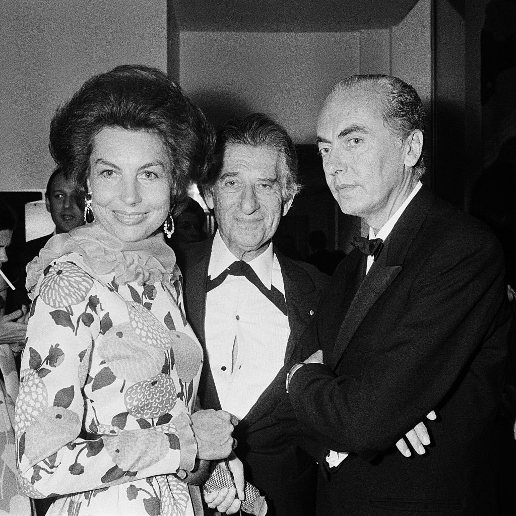 La heredera francesa de L'Oréal, Liliane Bettencourt, su esposo el político Andre Bettencourt, y el empresario Paul-Louis Weiller.|Foto: Getty Images La heredera francesa de L'Oréal, Liliane Bettencourt, su esposo el político Andre Bettencourt, y el empresario Paul-Louis Weiller.|Foto: Getty Images