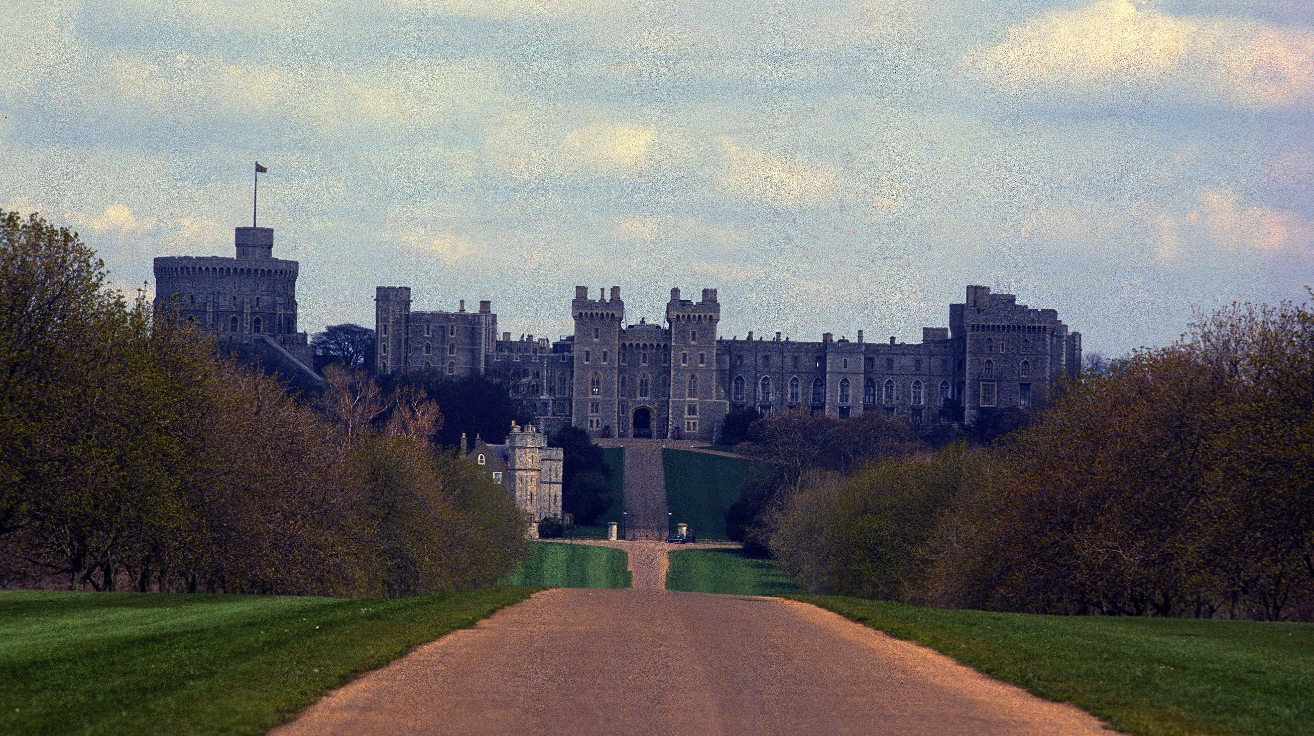 Queen Elizabeth II's Windsor Castle home pictured on August 1 in 2000 in Windsor, England | Source: Getty Images