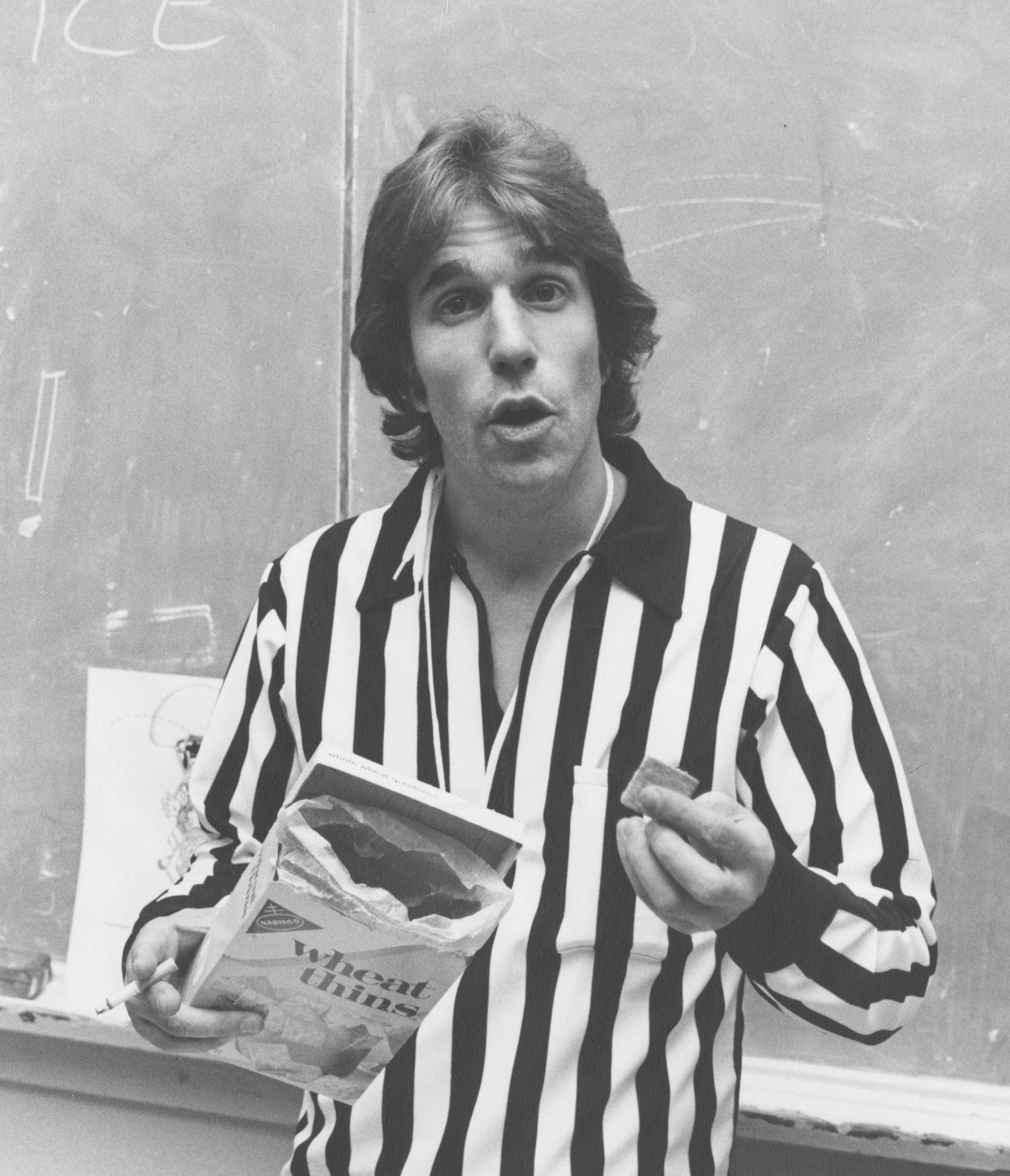 Henry Winkler attends a "Celebrity Basketball Game" on February 21, 1976, in Beverly Hills, California. | Source: Getty Images