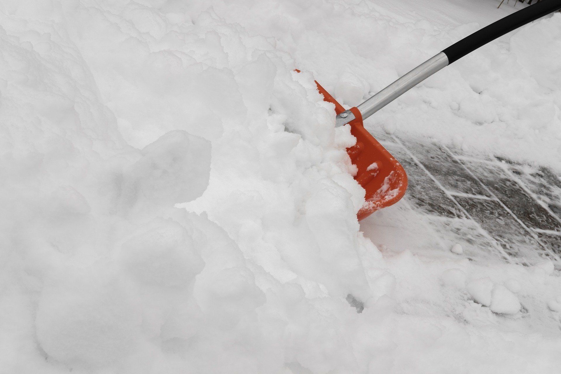 Shoveling snow is seriously tiring! | Photo: Pixabay/Bruno /Germany