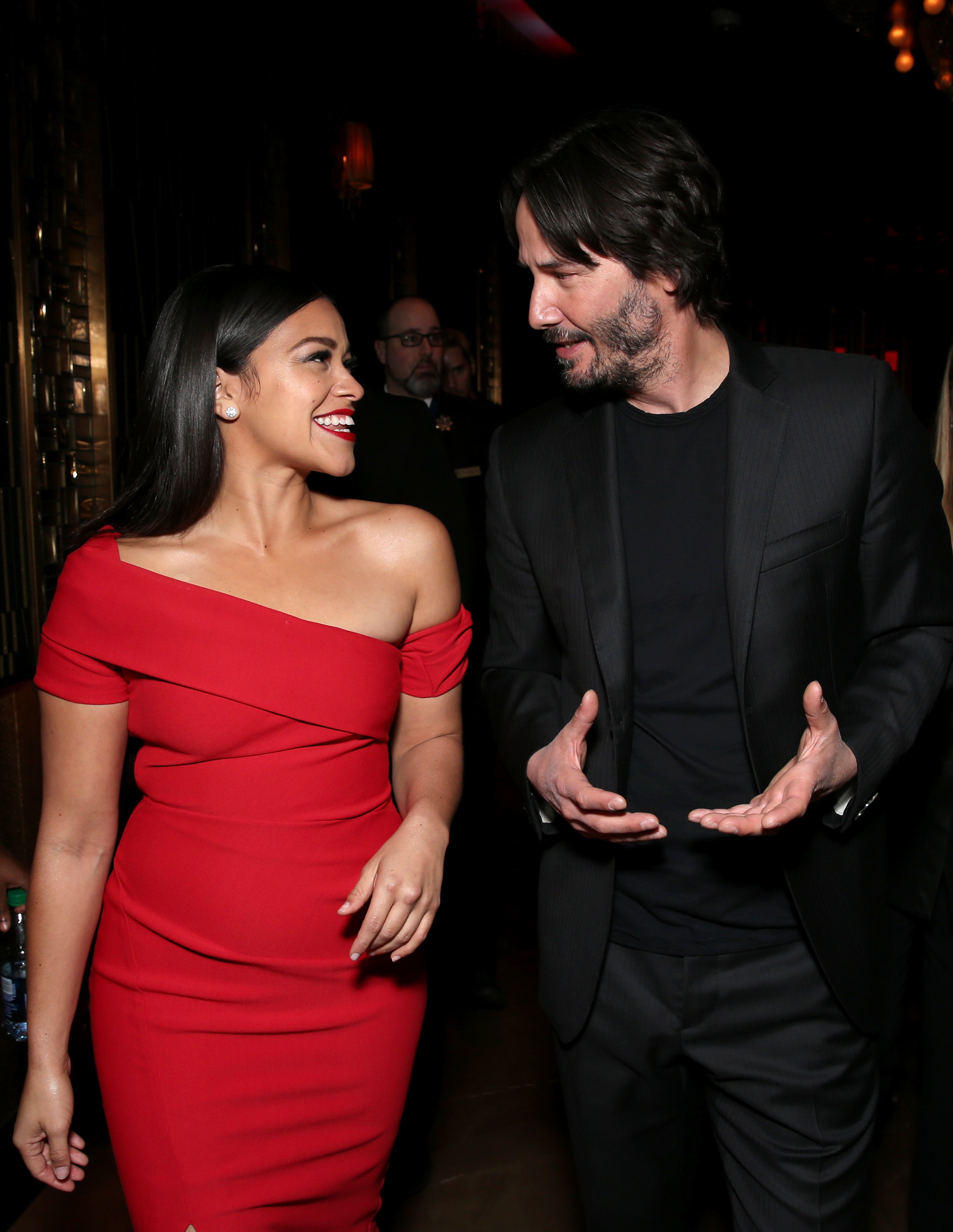 Gina Rodriguez und Keanu Reeves in Las Vegas, Nevada am 14. April 2016 | Quelle: Getty Images