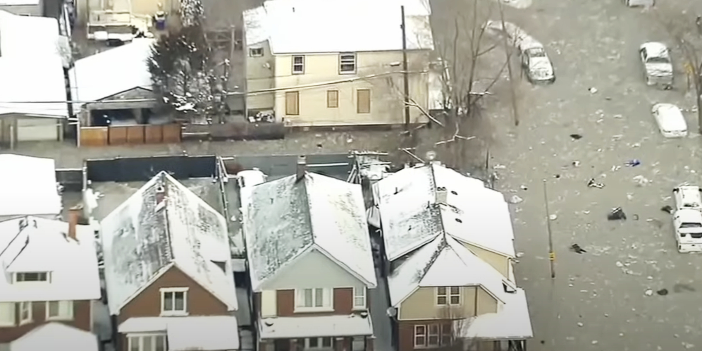 Snow-covered homes submerged in frozen floodwater | Source: YouTube/wxyztvdetroit