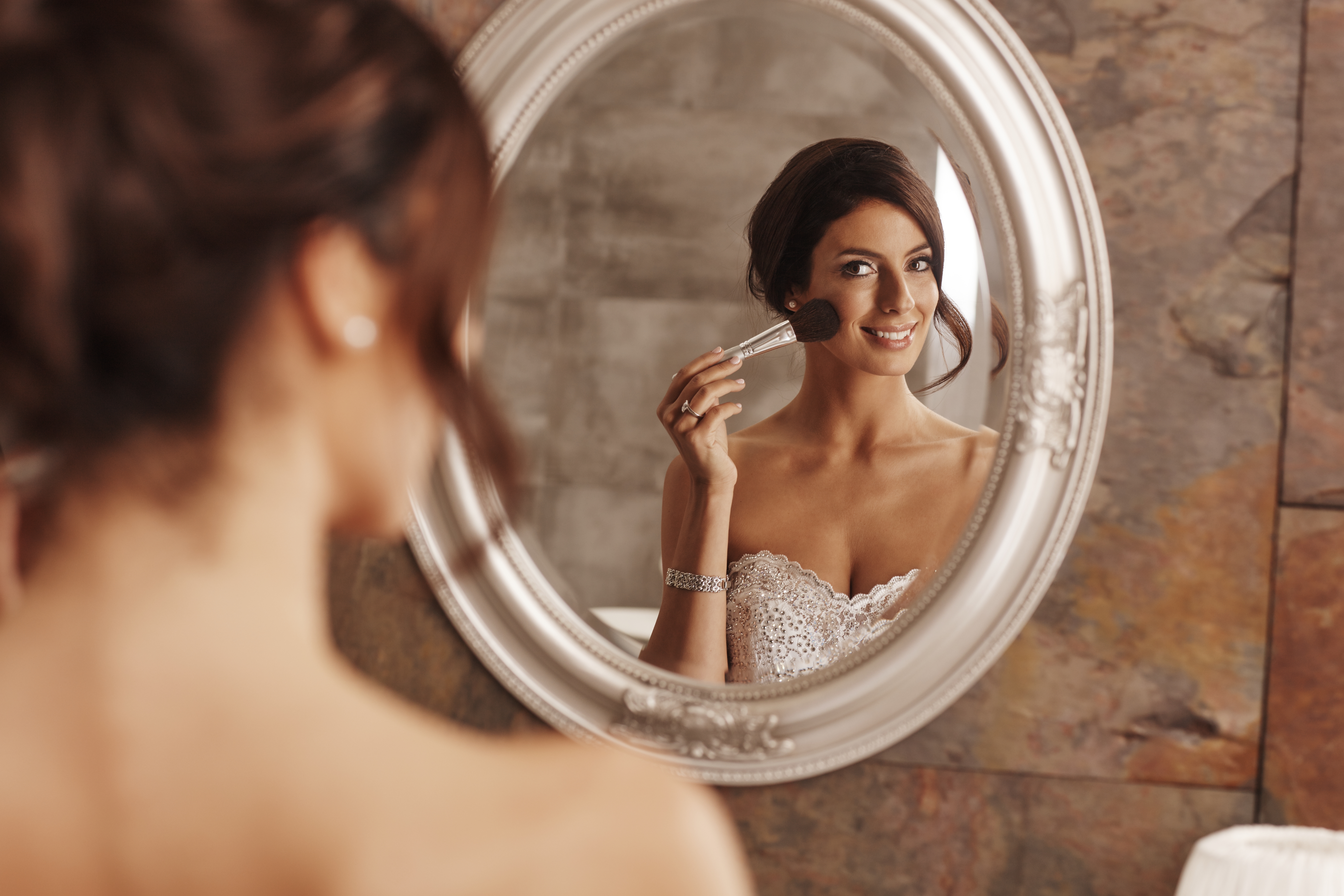 A young bride applying makeup | Source: Shutterstock