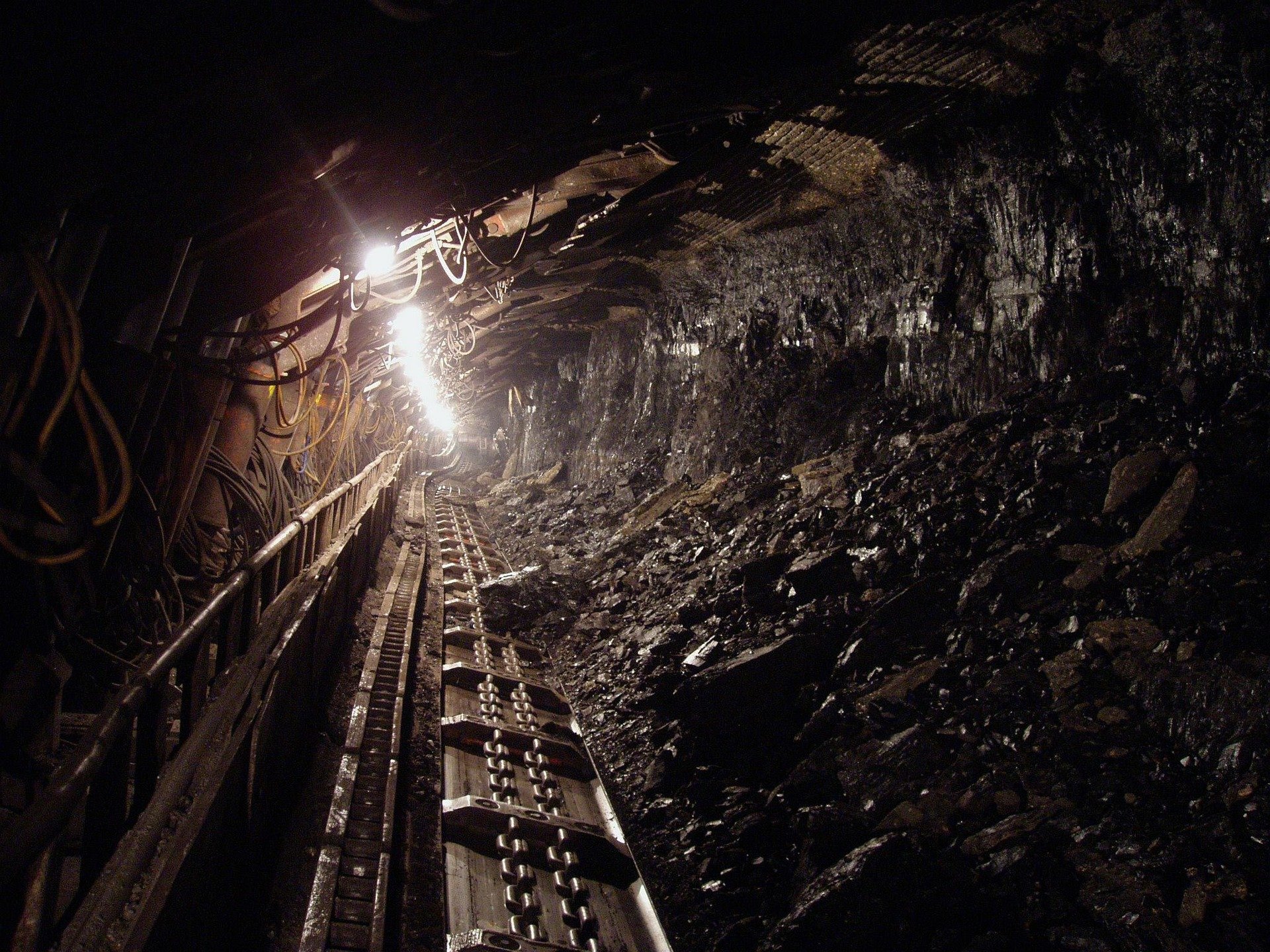 A mine tunnel. | Photo" Pixabay/hangela