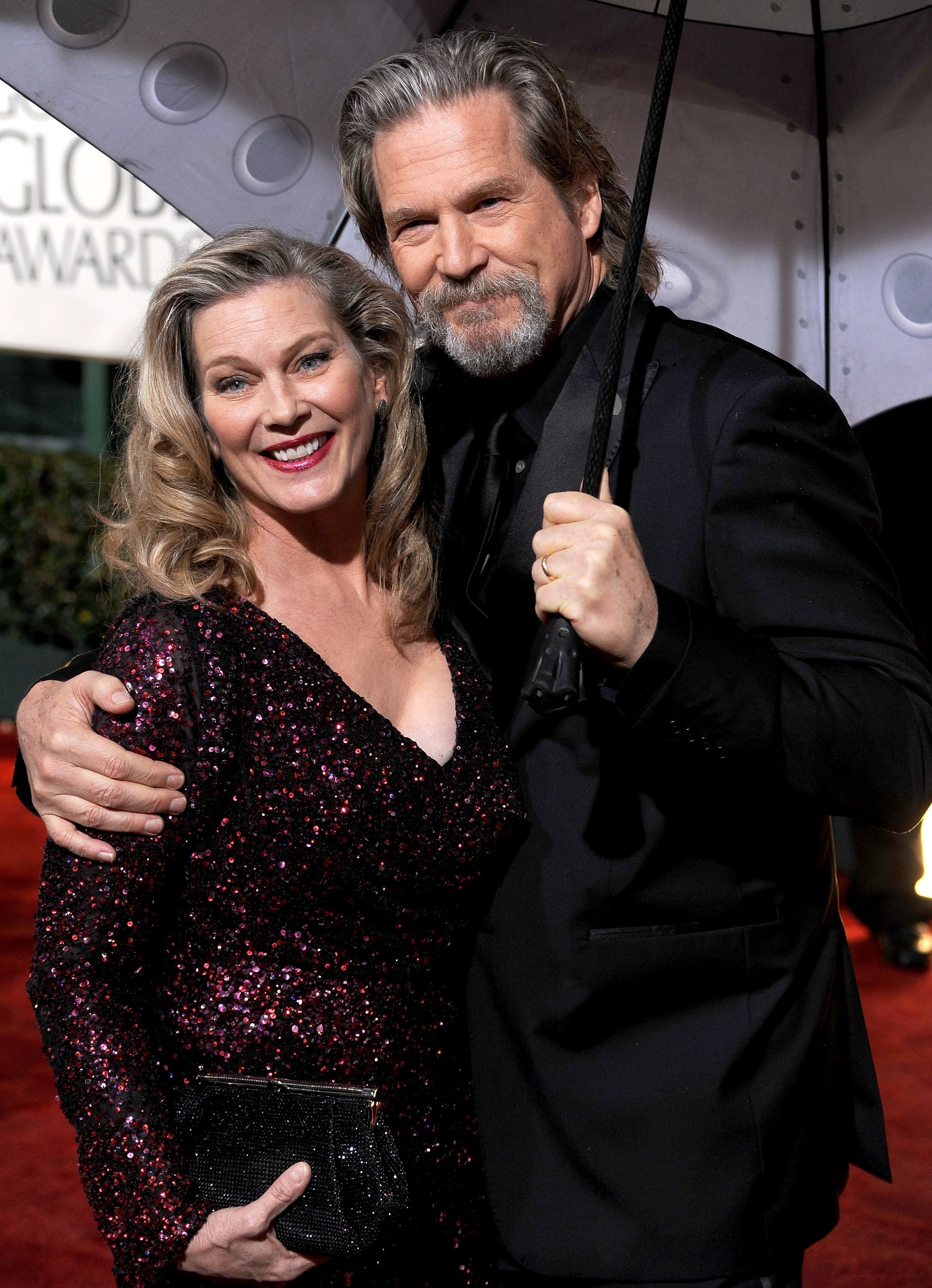 Susan Geston and actor Jeff Bridges arrive at the 67th Annual Golden Globe Awards on January 17, 2010. | Source: Getty Images