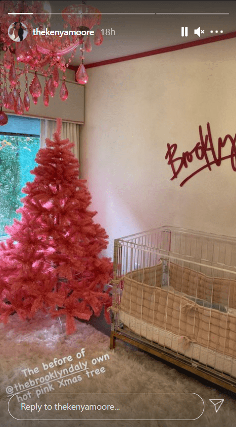 Kenya Moore shares a picture of her christmas tree on Instagram | Photo: Instagram/kenyamoore