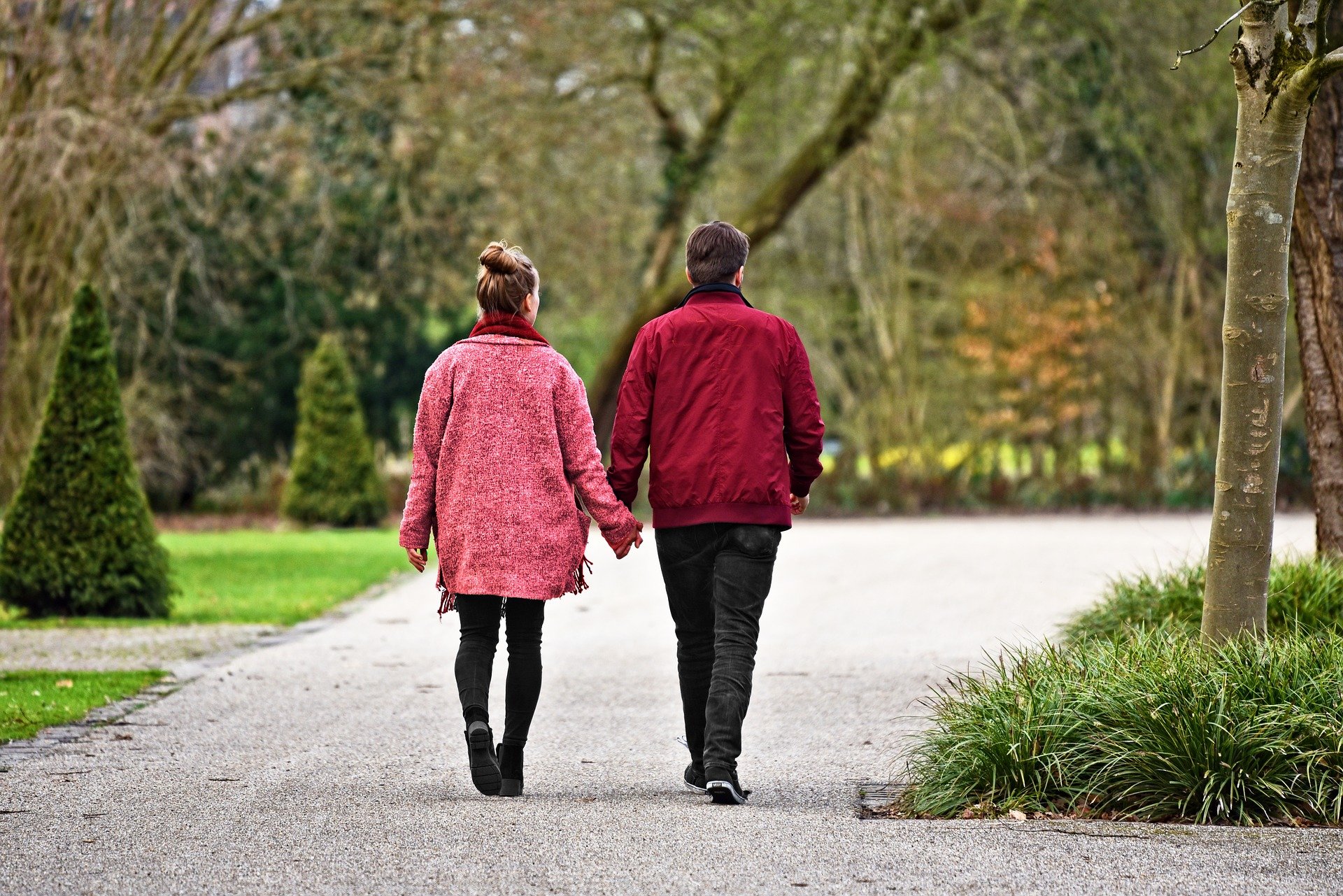 Un couple qui se balade. | Photo : Pixabay