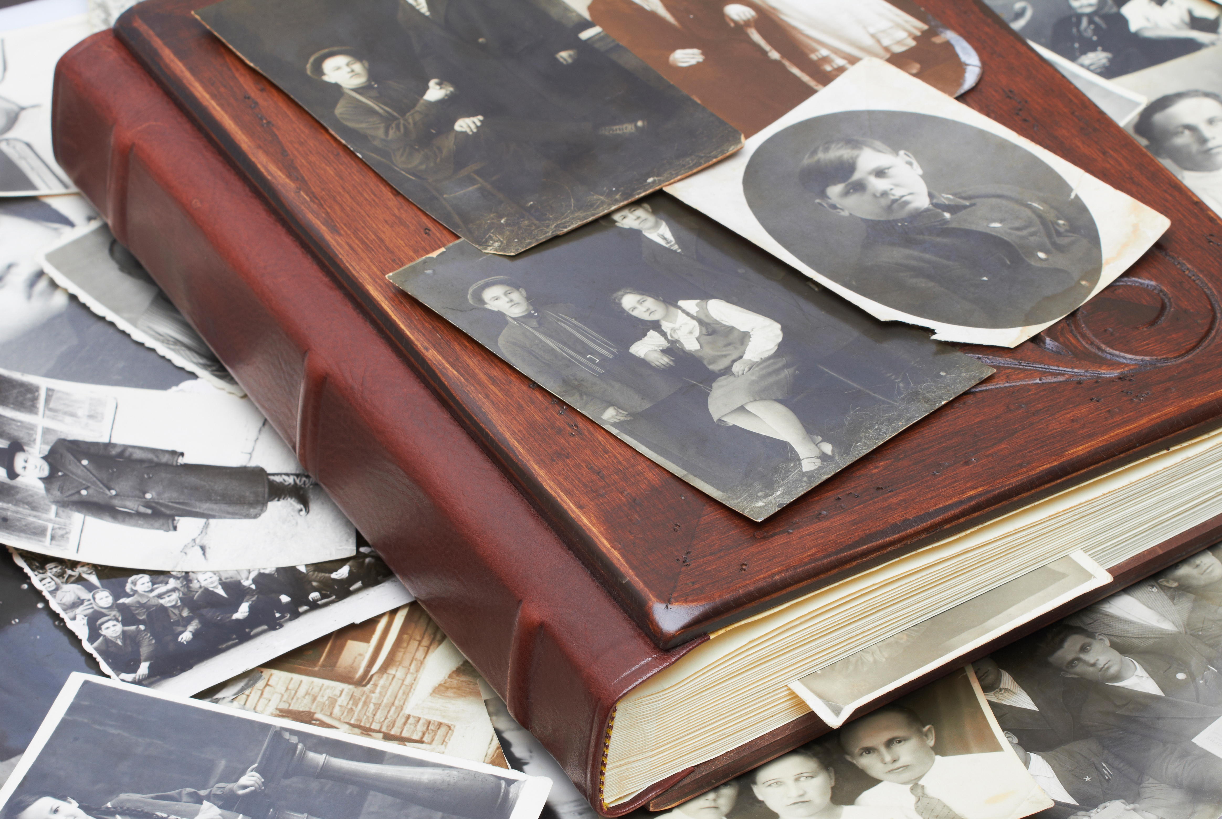 Old photos on the album | Source: Shutterstock