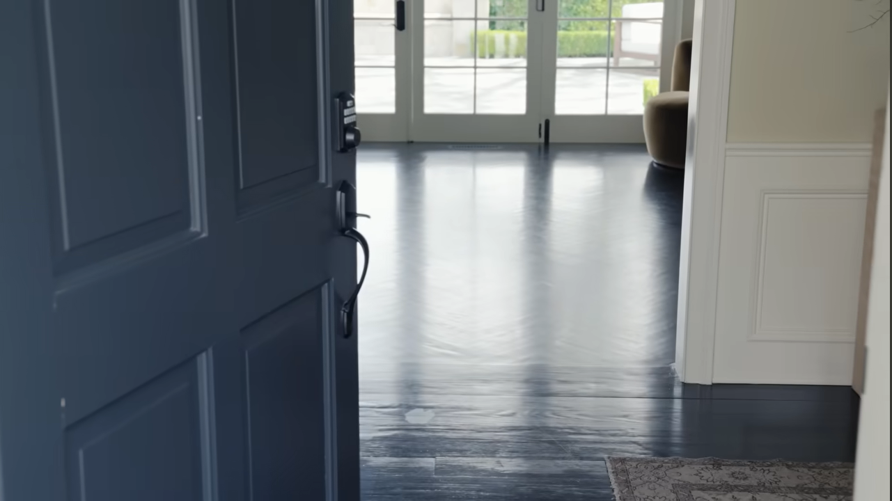 The tour officially began when the Emmy winner invited cameras inside for Architectural Digest's "Open Door" series. | Source: YouTube/@Archdigest
