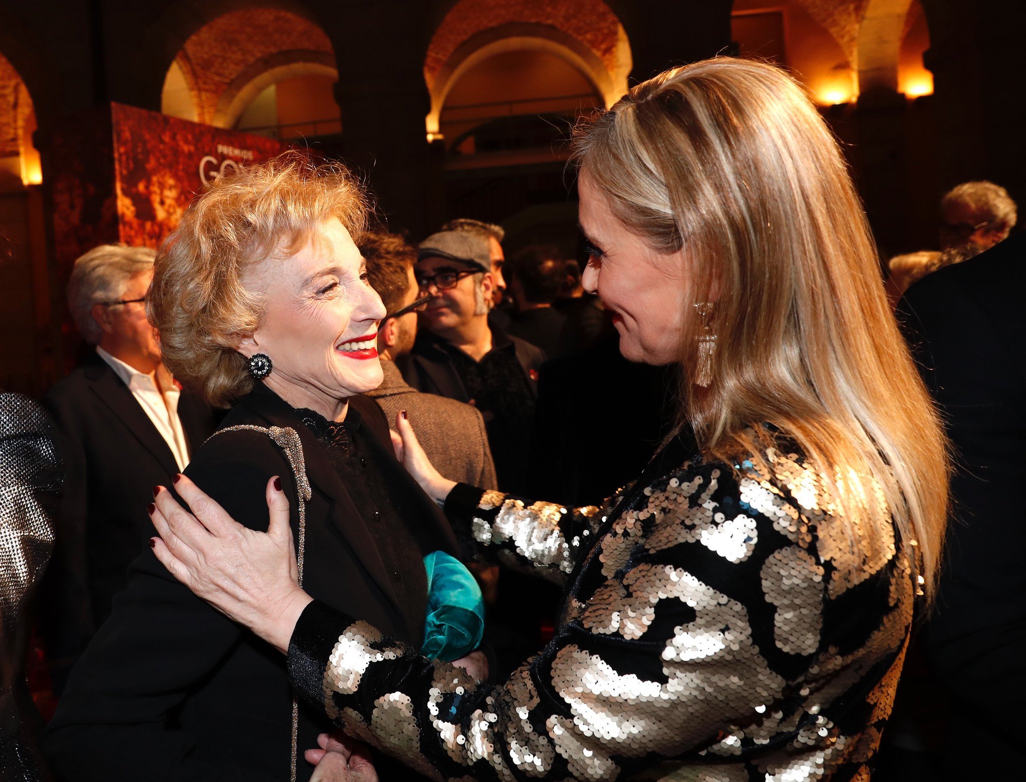 Marisa Paredes junto a María Cristina Cifuentes en la recepción a los nominados a los Premios Goya 2018 en la Real Casa de Correos. | Imagen: Flickr Marisa Paredes junto a María Cristina Cifuentes en la recepción a los nominados a los Premios Goya 2018 en la Real Casa de Correos. | Imagen: Flickr