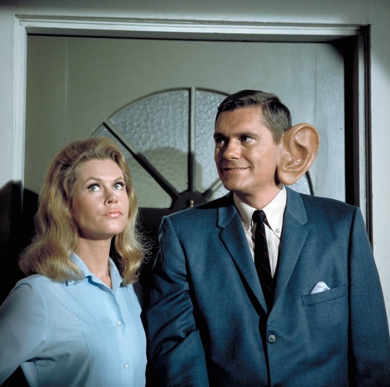 Dick York and Elizabeth Montgomery filming "Bewitched" Season 4 in July 1967 | Photo: Getty Images 