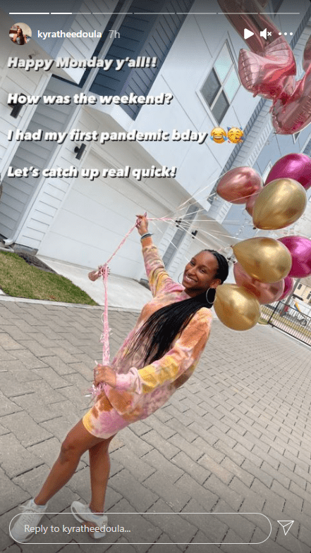 Screenshot of photo of Kyra Anderson celebrating her 25th birthday. | Source: Instagram/kyratheedoula