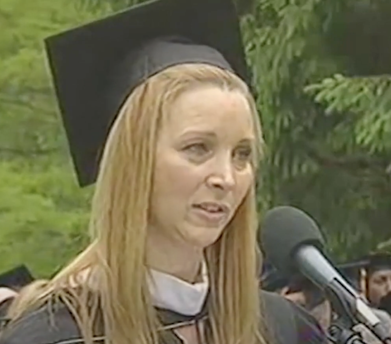 Lisa Kudrow at a 2010 Vassar graduation, on a YouTube video dated, May 27, 2021. | Source: Youtube/@BrutAmerica