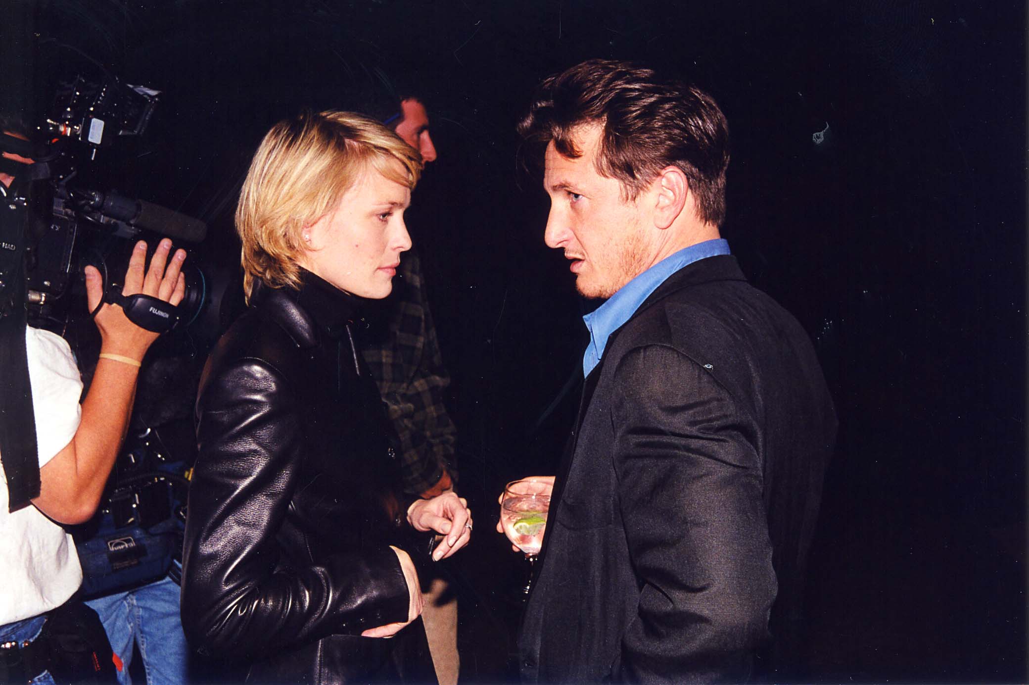 Sean Penn and Robin Wright Penn during the premiere of "The Thin Red Line " on September 10, 1998 in Los Angeles ┃Source: Getty Images
