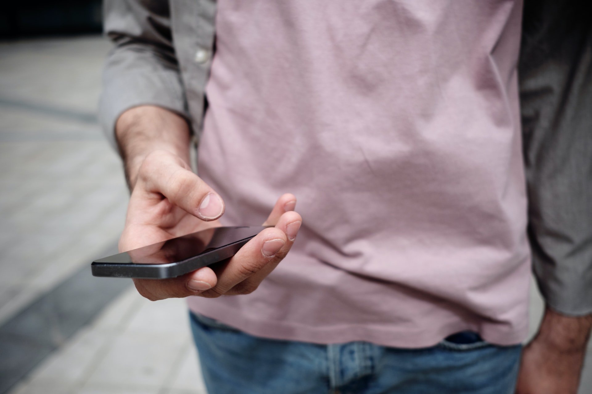 A person holding a phone | Source: Unsplash