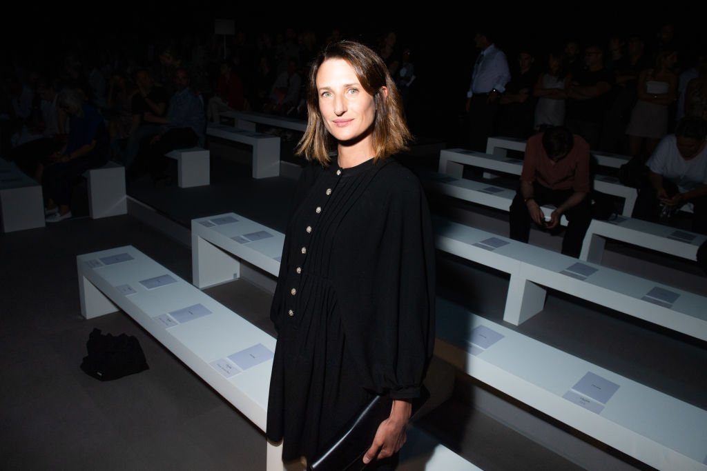 Camille Cottin assiste au défilé printemps-été été 2020 de Céline | Source : Getty Images