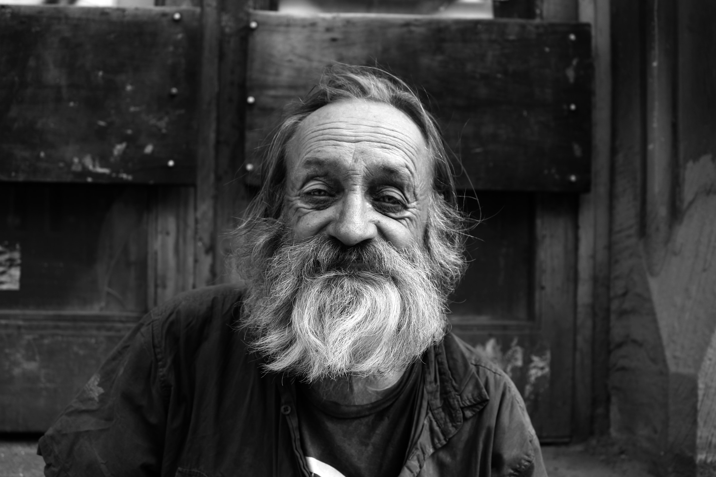 Old man with a gray beard | Source: Unsplash