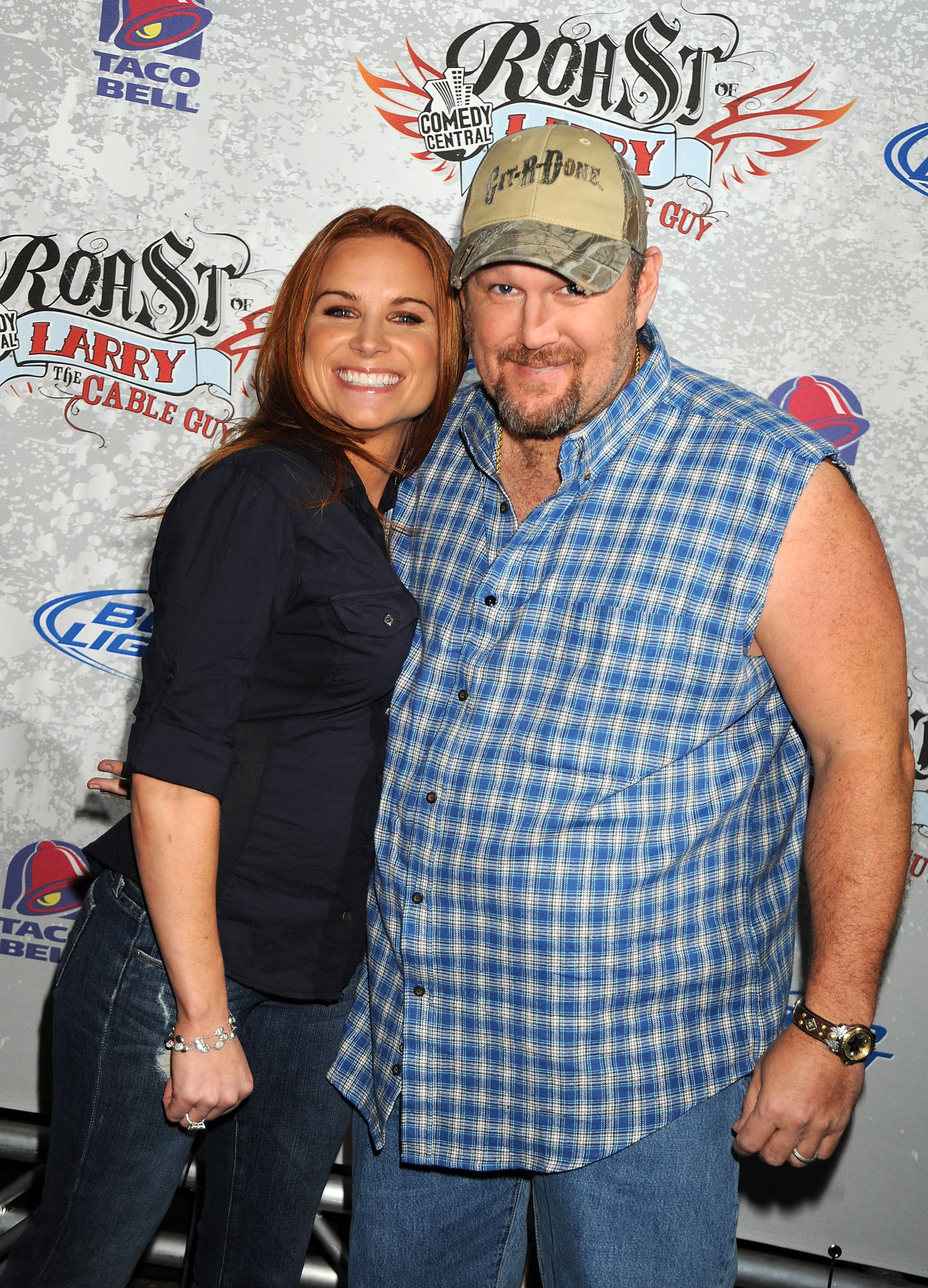 Cara Whitney and Larry The Cable Guy attend Comedy Central's Roast of Larry the Cable Guy at The Warner Brothers Studio Lot on March 1, 2009, in Burbank, California. | Source: Getty Images