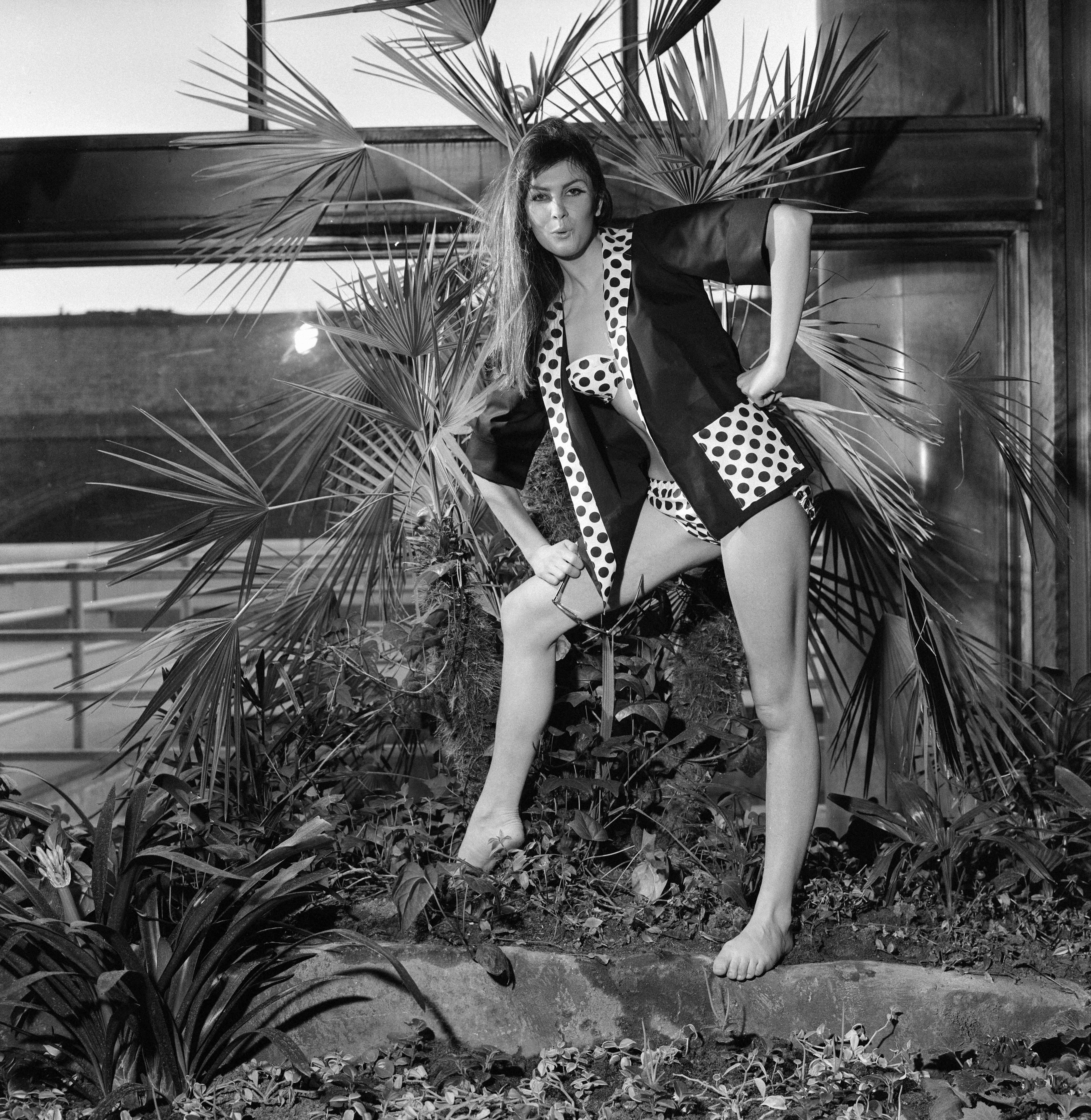 The actress pictured in the tropical rock gardens on April 13, 1966, in London, England. | Source: Getty Images