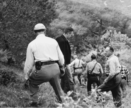 After finding missing Jean Spangler's purse in Griffith Park, the search party begins to look for further clues in the park | Photo: Getty Images