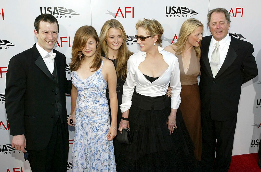  Meryl Streep, husband Don Gummer, and their four children at the 32nd Annual AFI Life Achievement Award: A Tribute to Meryl Streep in 2004 in Hollywood, California | Source: Getty Images