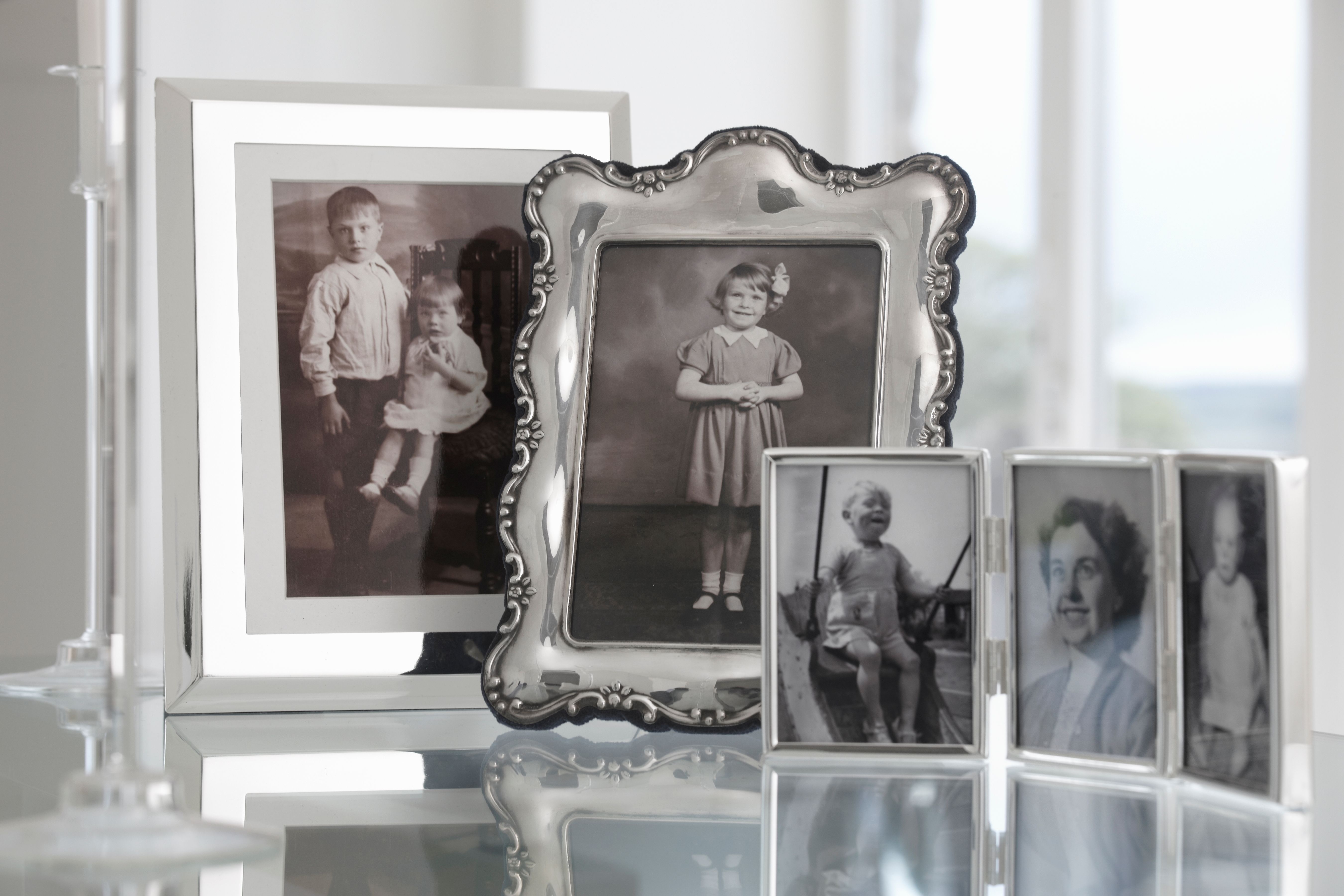 Picture frames displayed in a home. | Source: Getty Images