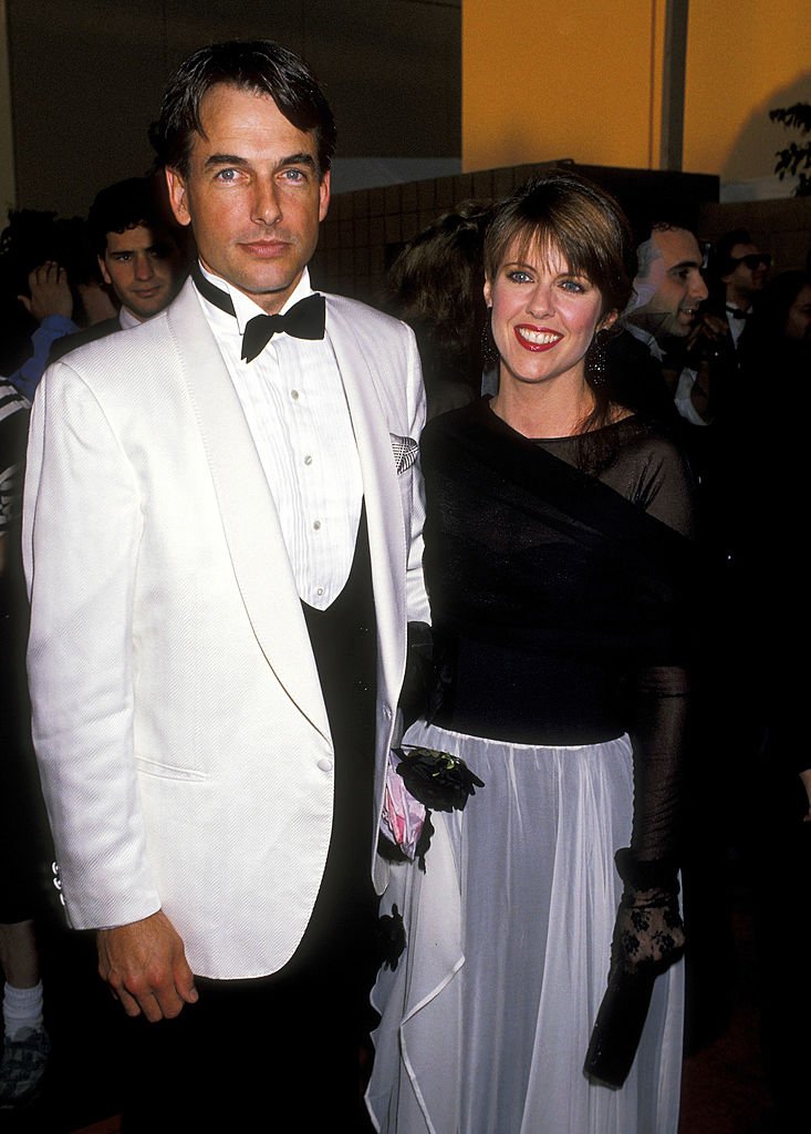 Mark Harmon y Pam Dawber durante la 15ª Entrega Anual de los Premios People's Choice en Disney Studios en Burbank, el 12 de marzo de 1989 en California, Estados Unidos. | Foto: Getty Images